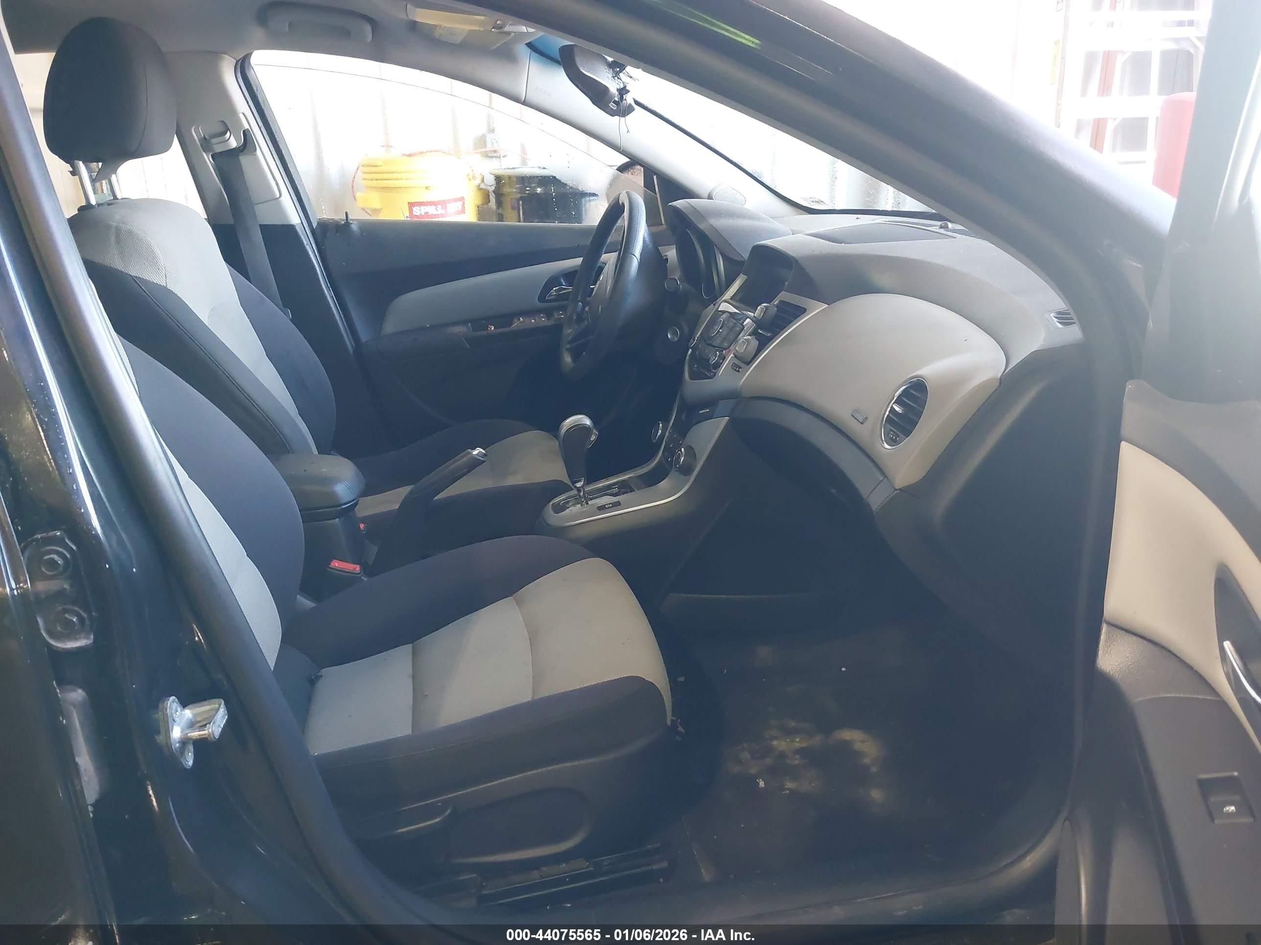CHEVROLET CRUZE image 5