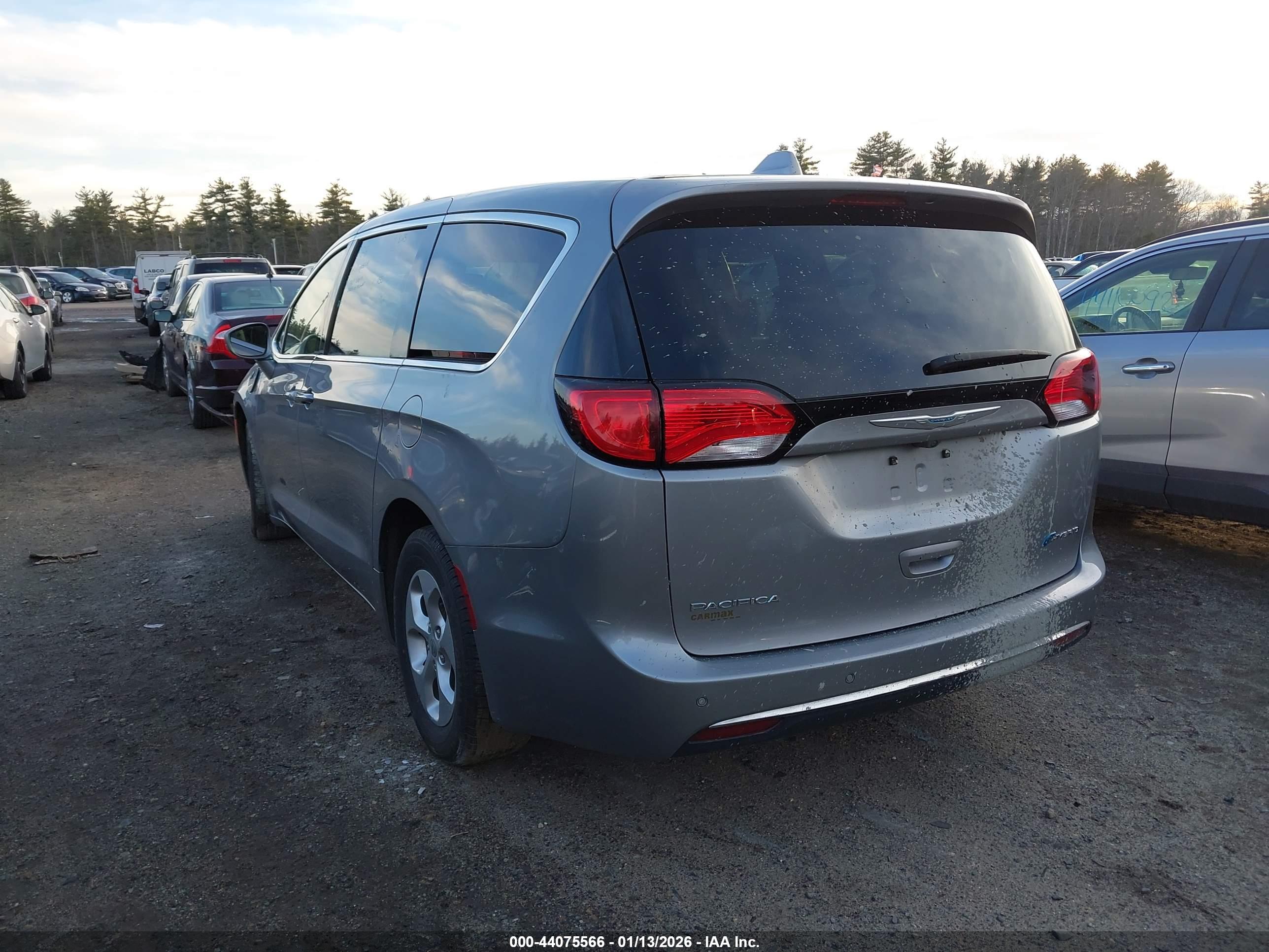 CHRYSLER PACIFICA image 3