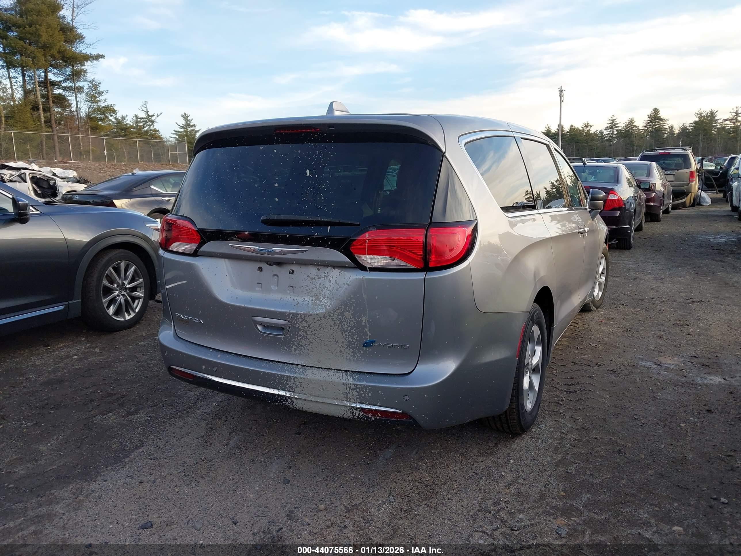 CHRYSLER PACIFICA image 4