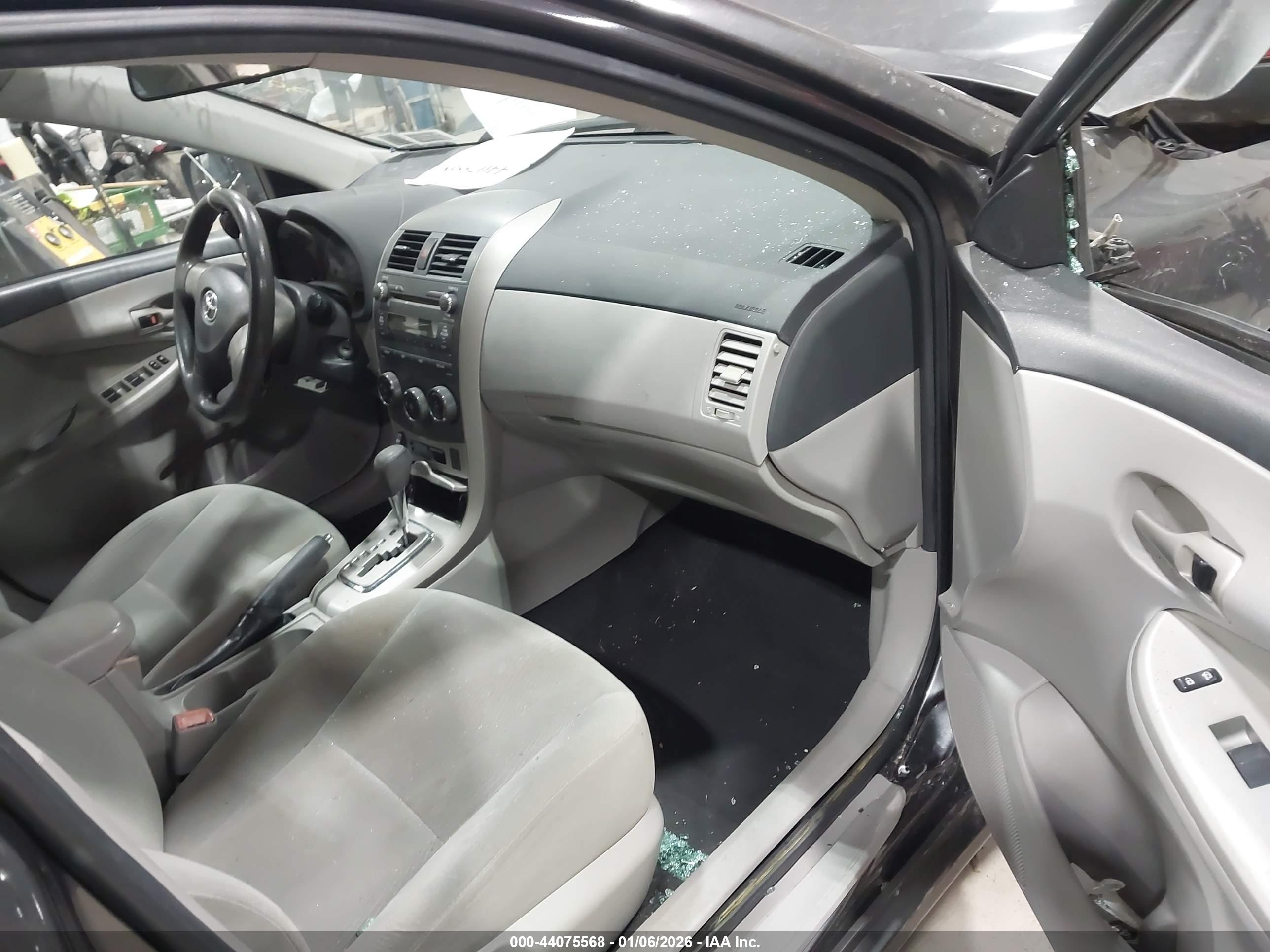 TOYOTA COROLLA image 5