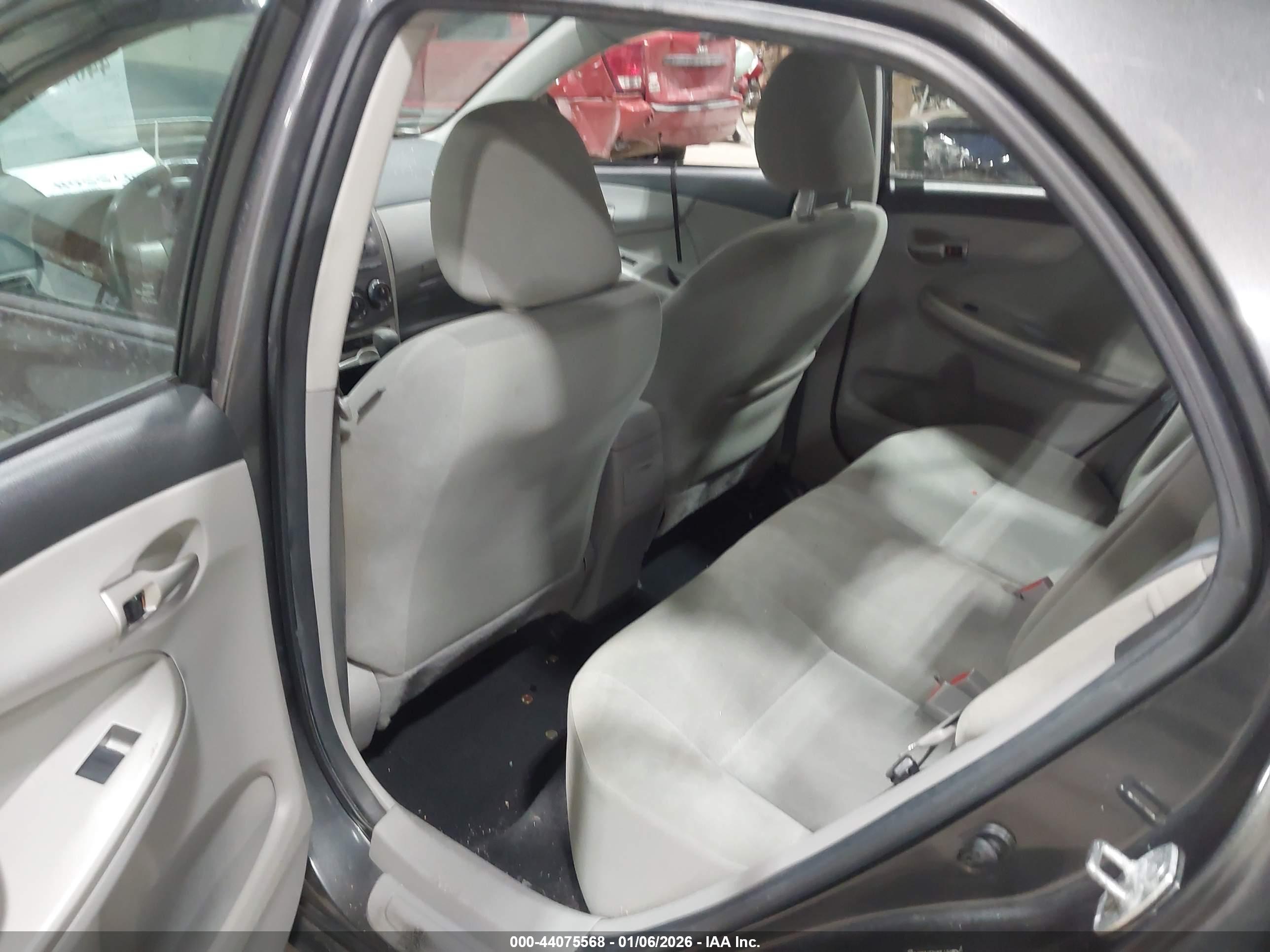 TOYOTA COROLLA image 8