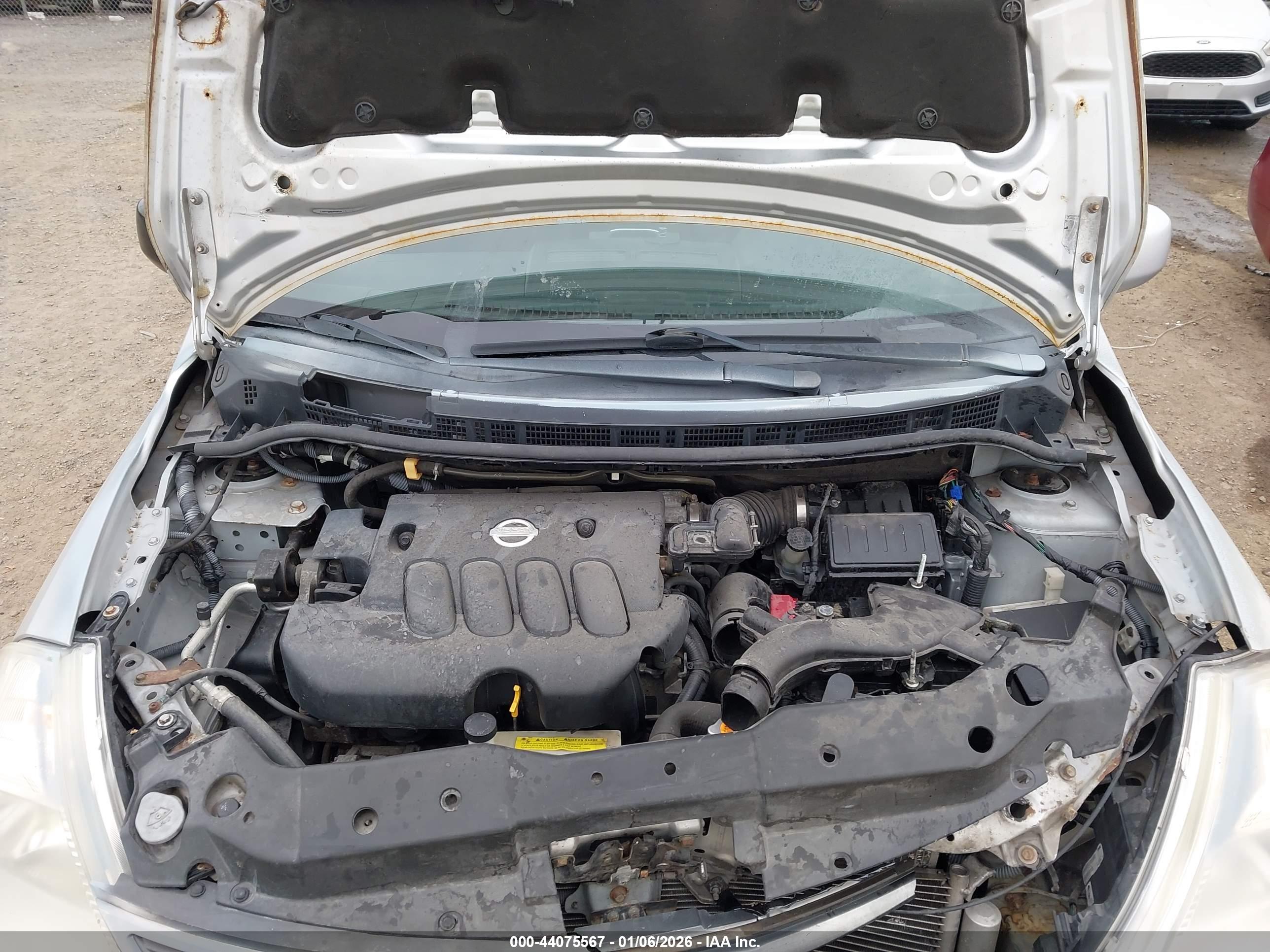 NISSAN VERSA image 10