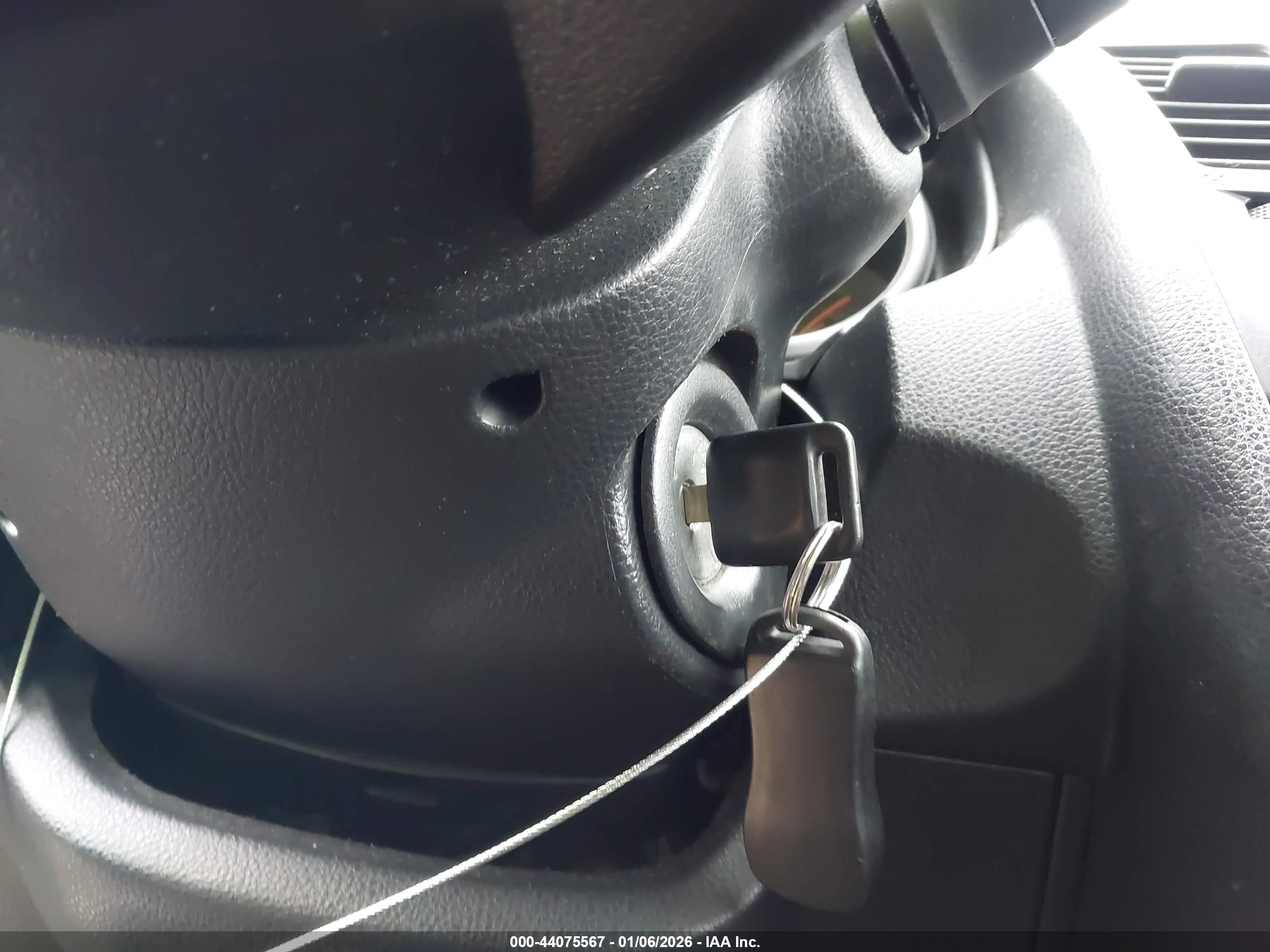 NISSAN VERSA image 11