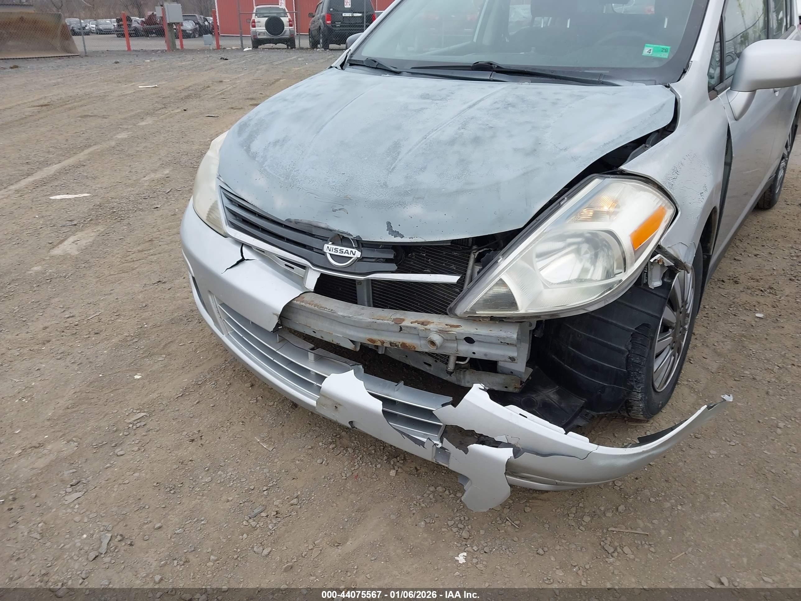 NISSAN VERSA image 6