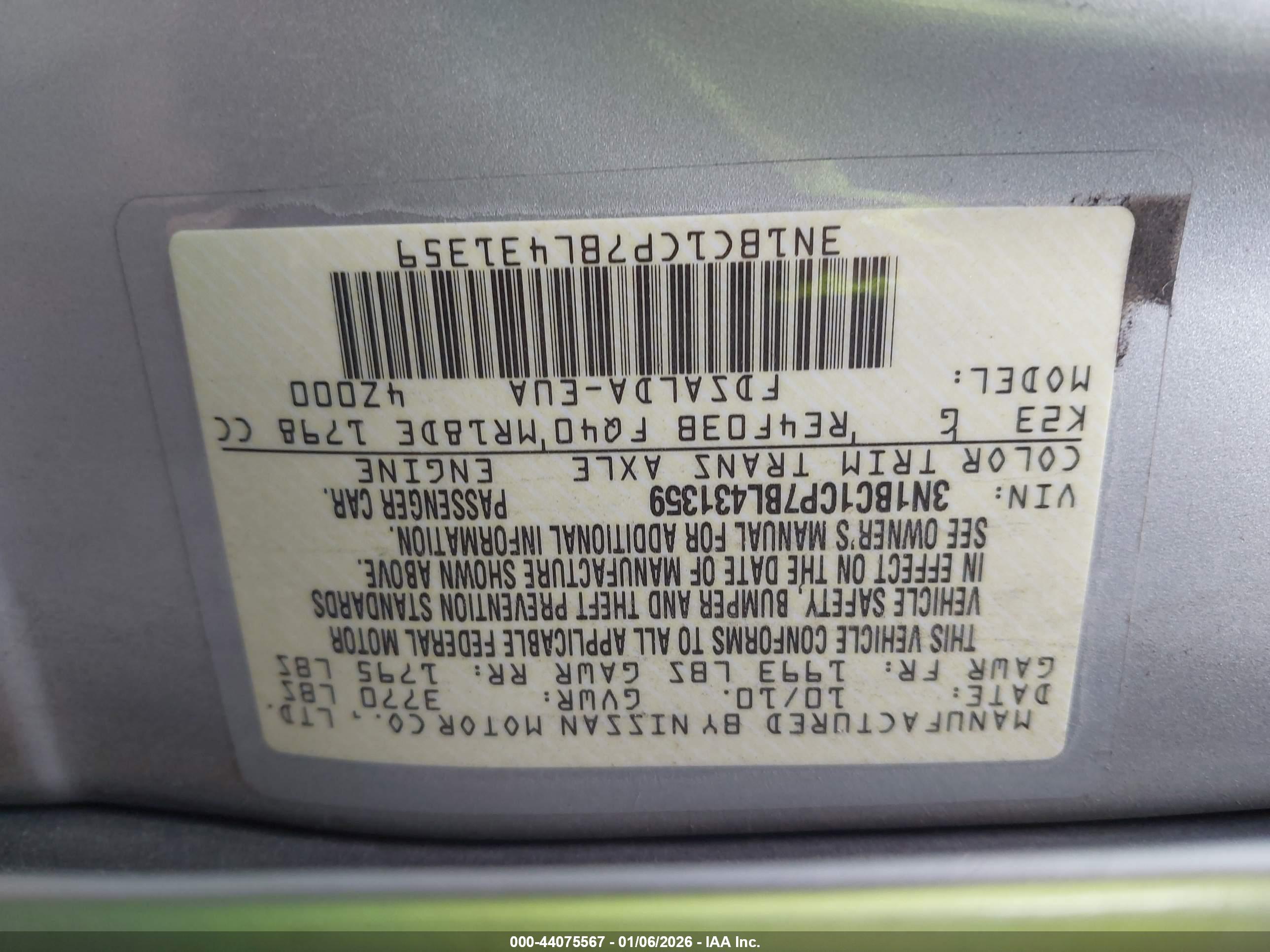 NISSAN VERSA image 9