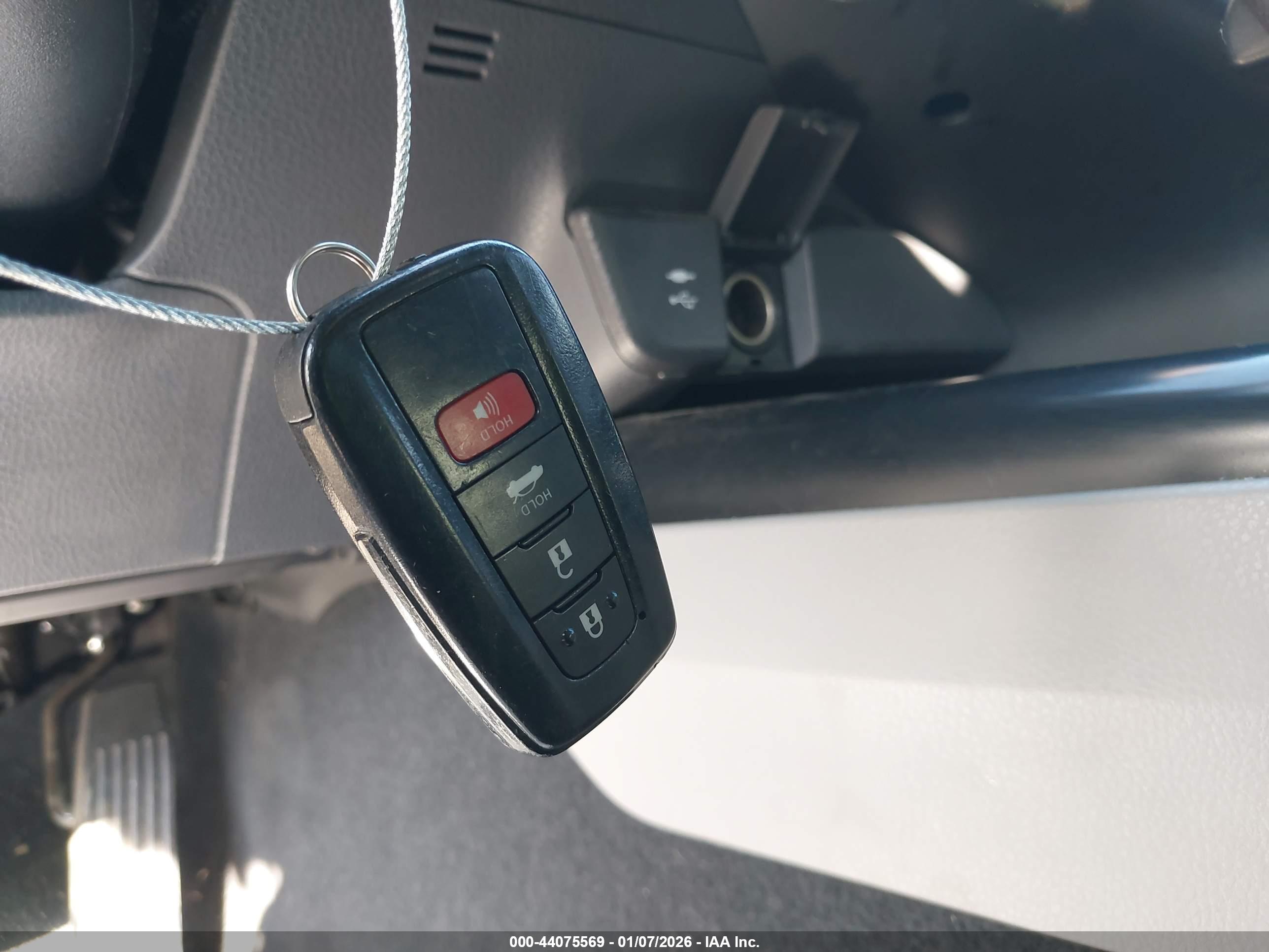 TOYOTA CAMRY image 11