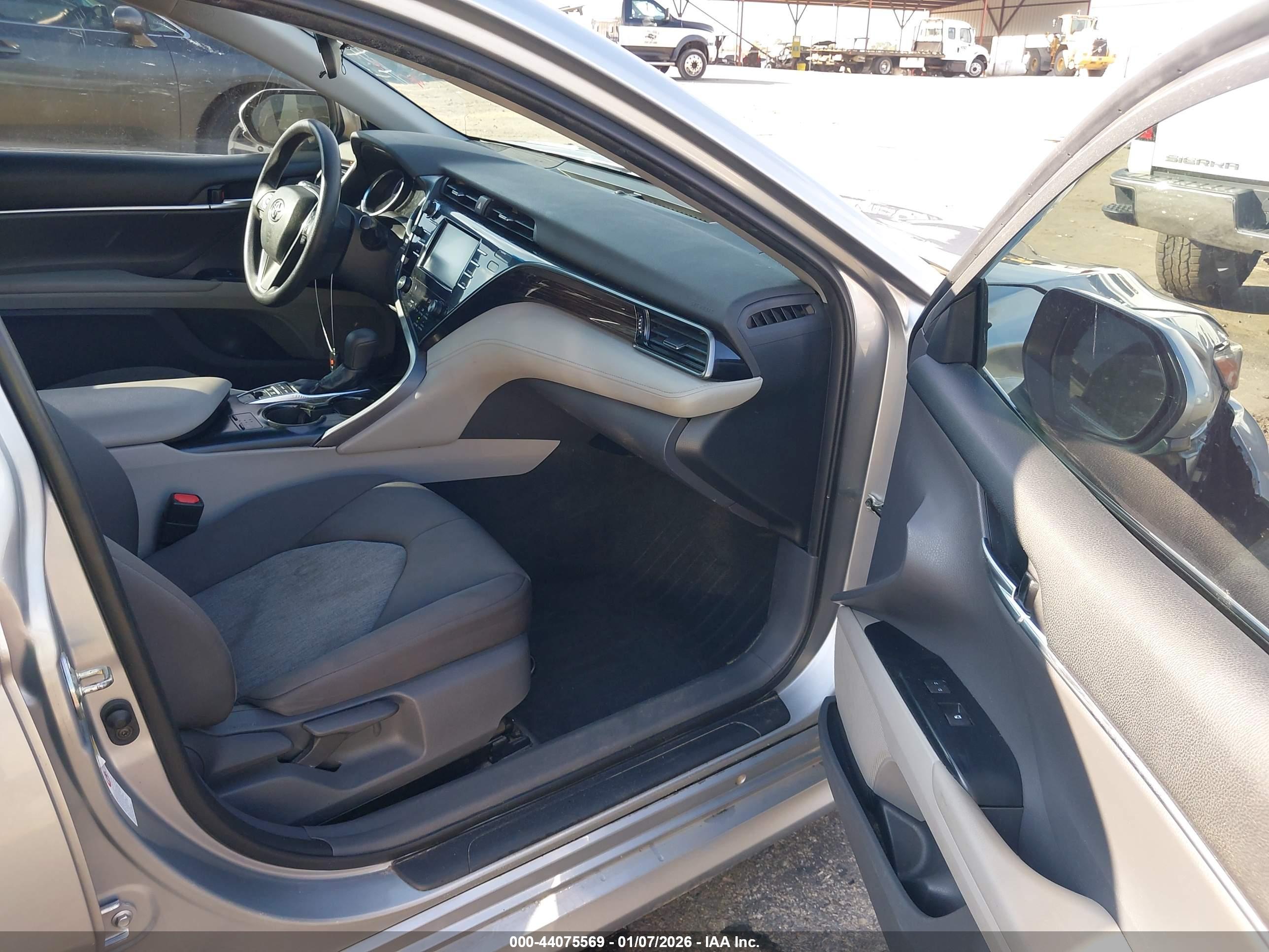 TOYOTA CAMRY image 5