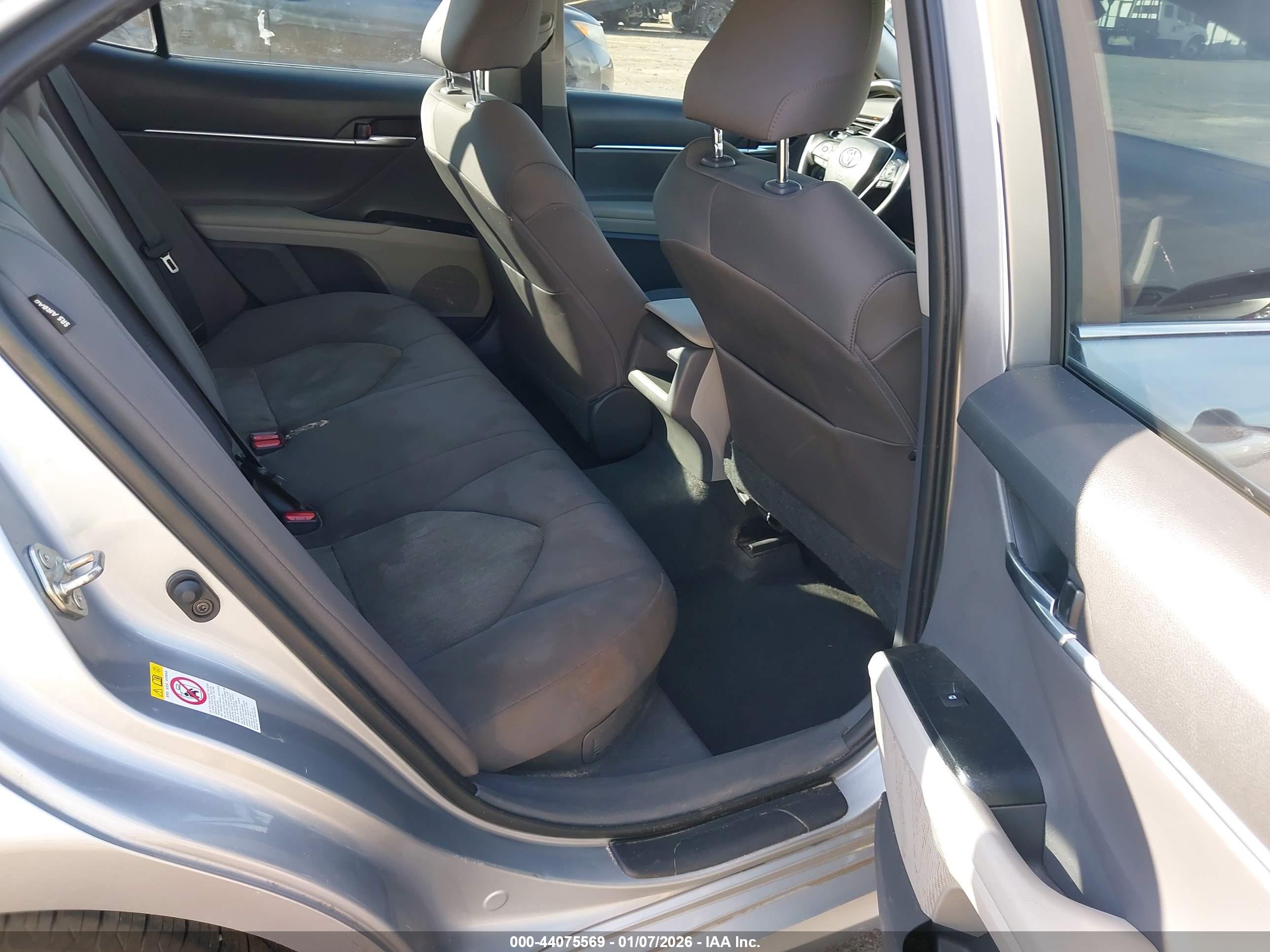 TOYOTA CAMRY image 8