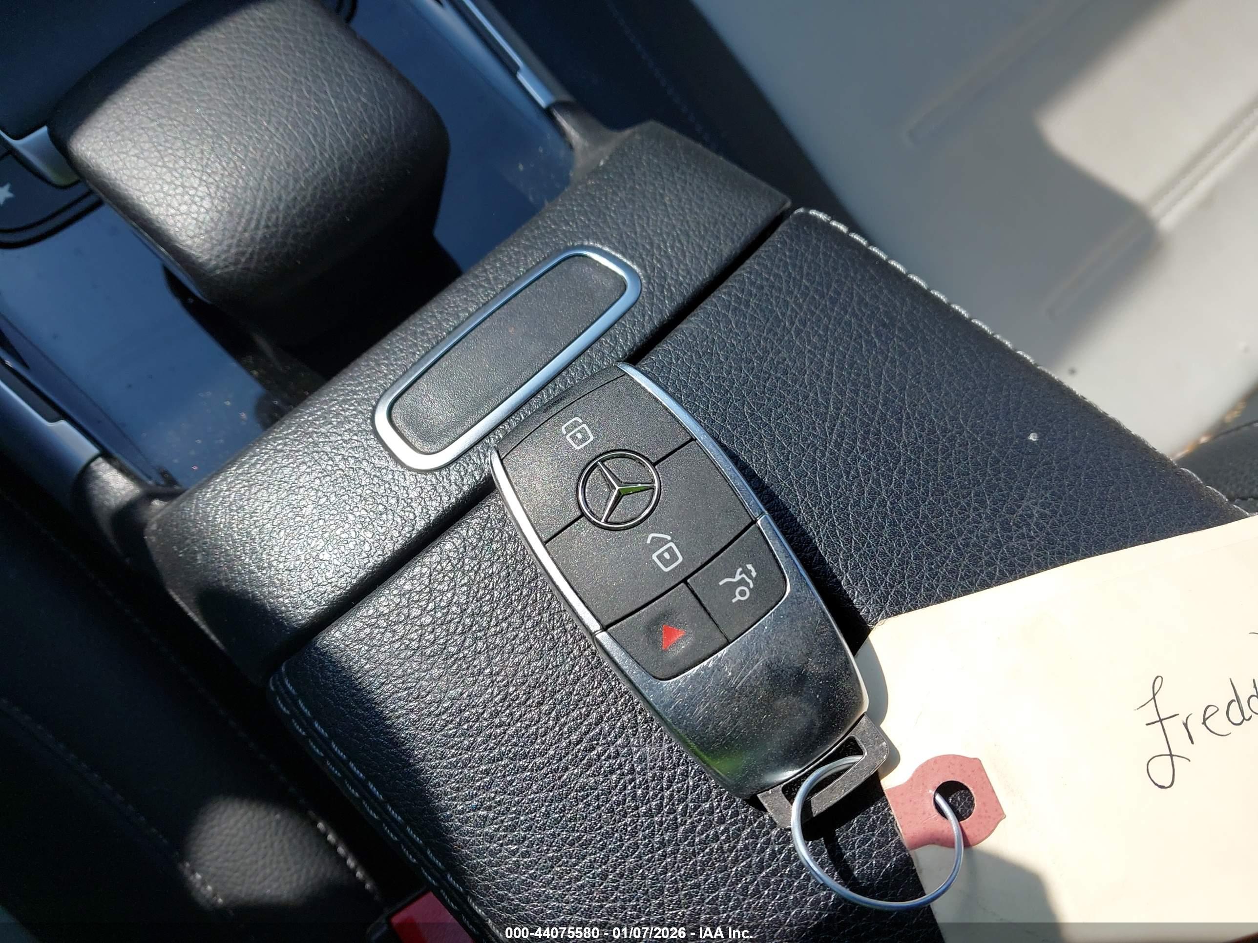 MERCEDES-BENZ GLB image 11