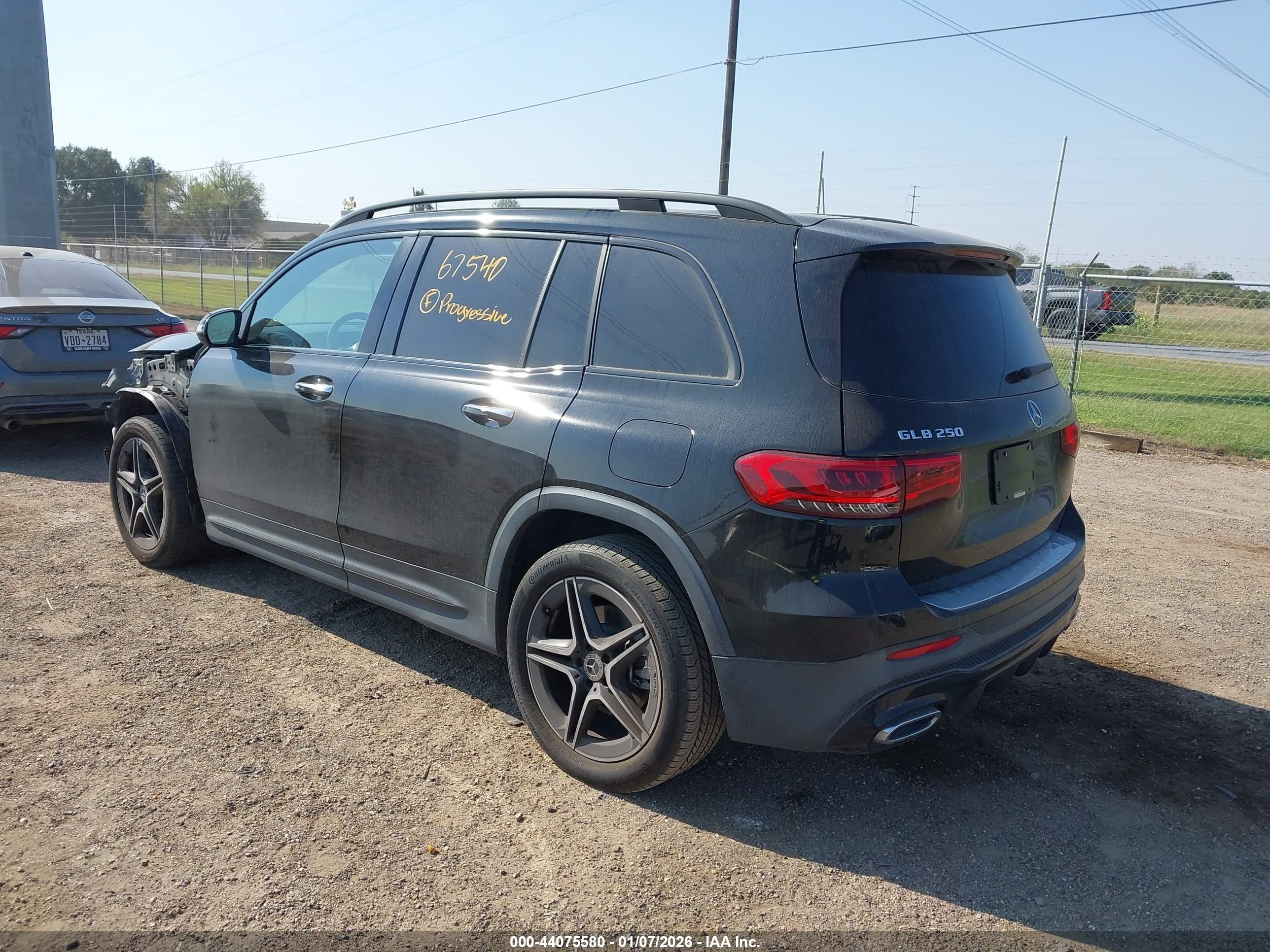 MERCEDES-BENZ GLB image 3