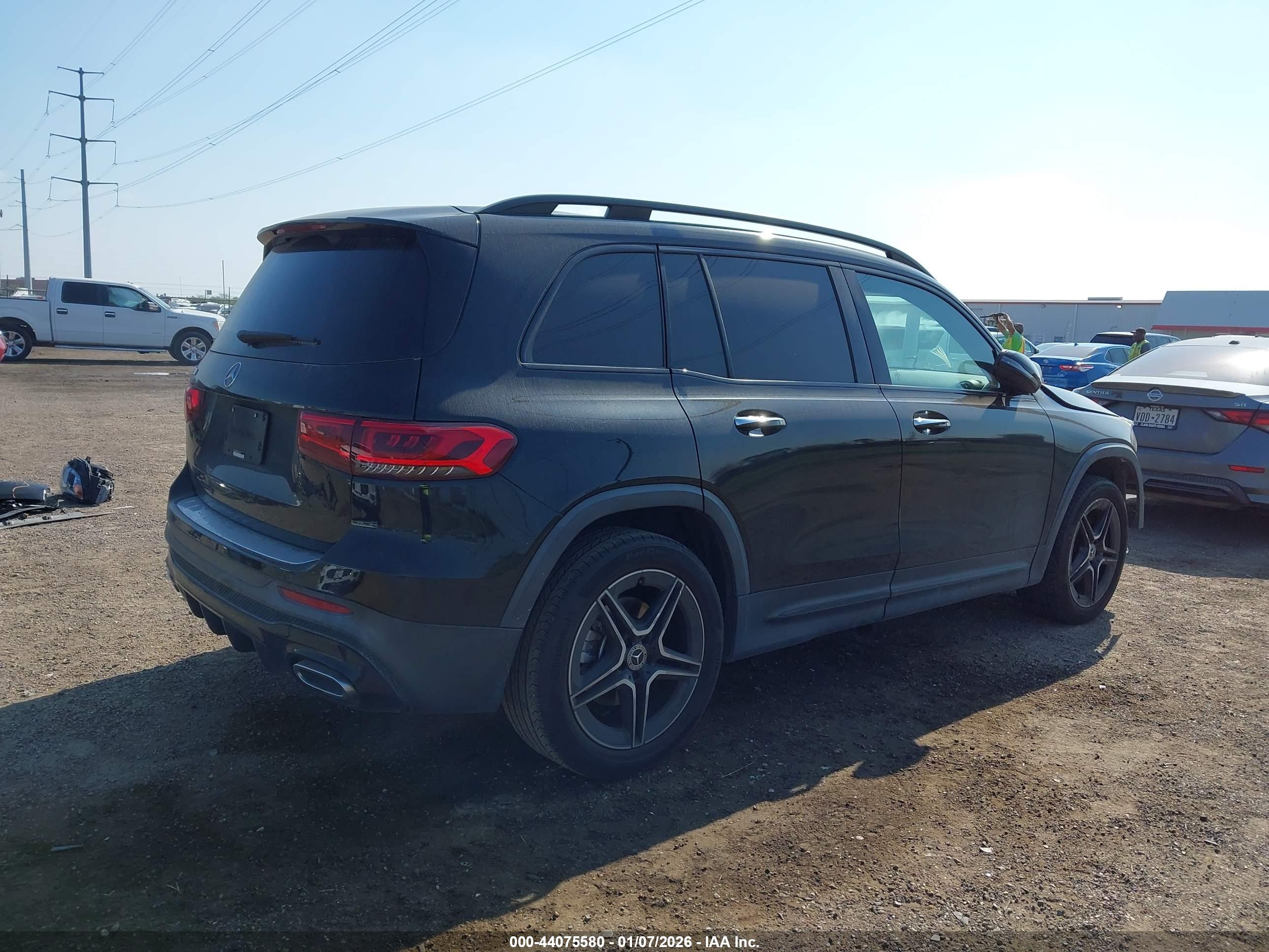 MERCEDES-BENZ GLB image 4