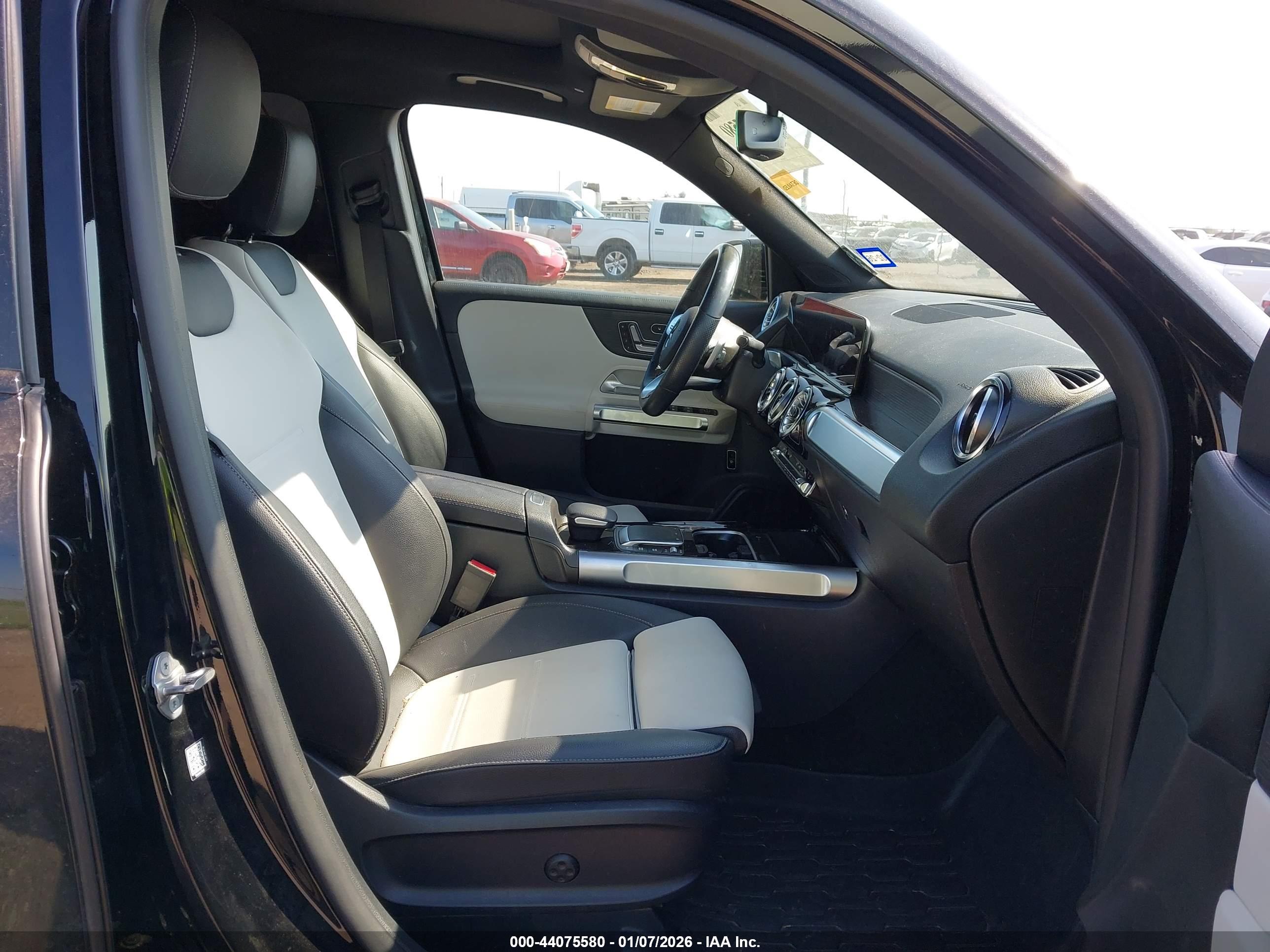 MERCEDES-BENZ GLB image 5