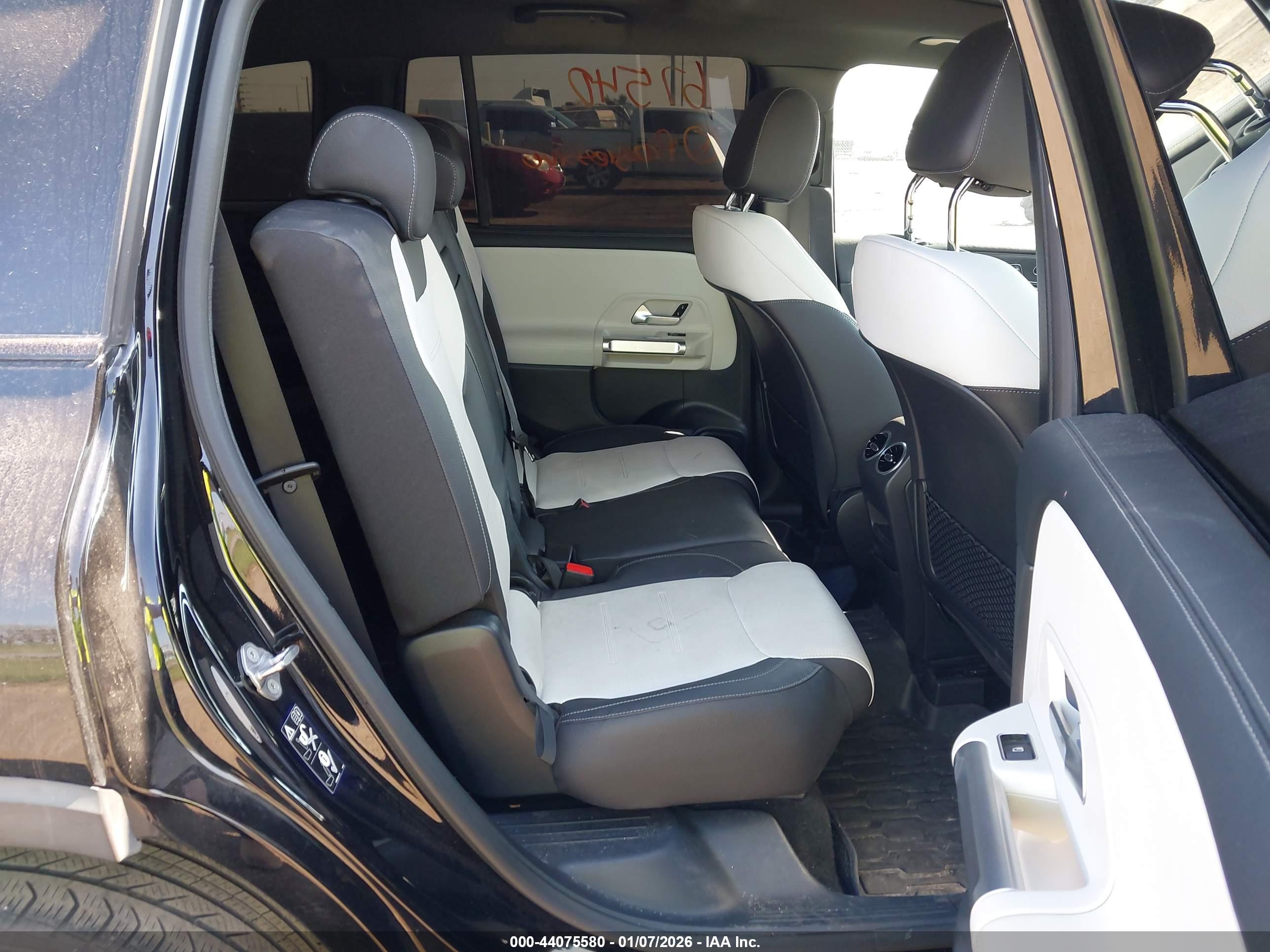 MERCEDES-BENZ GLB image 8