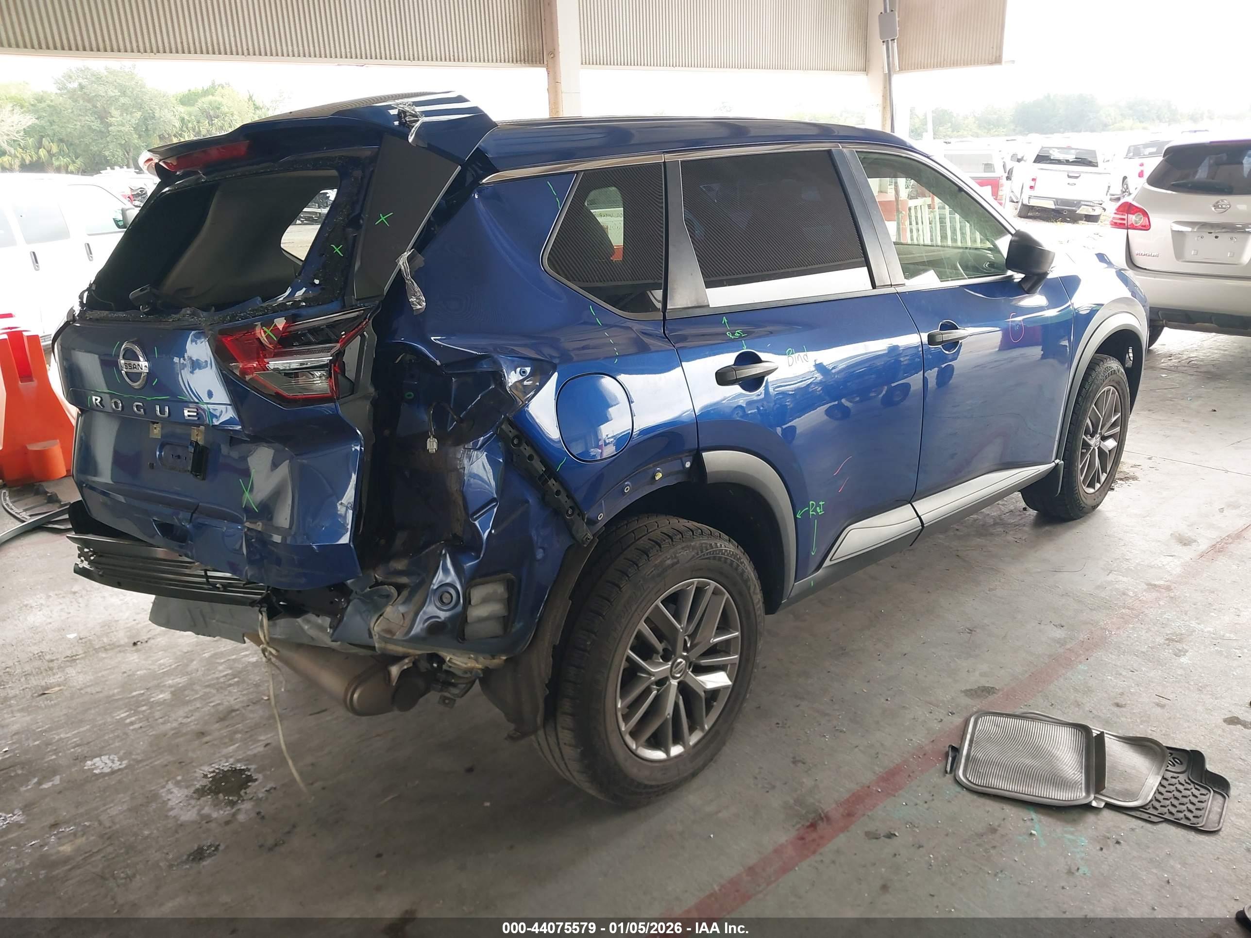 NISSAN ROGUE image 4