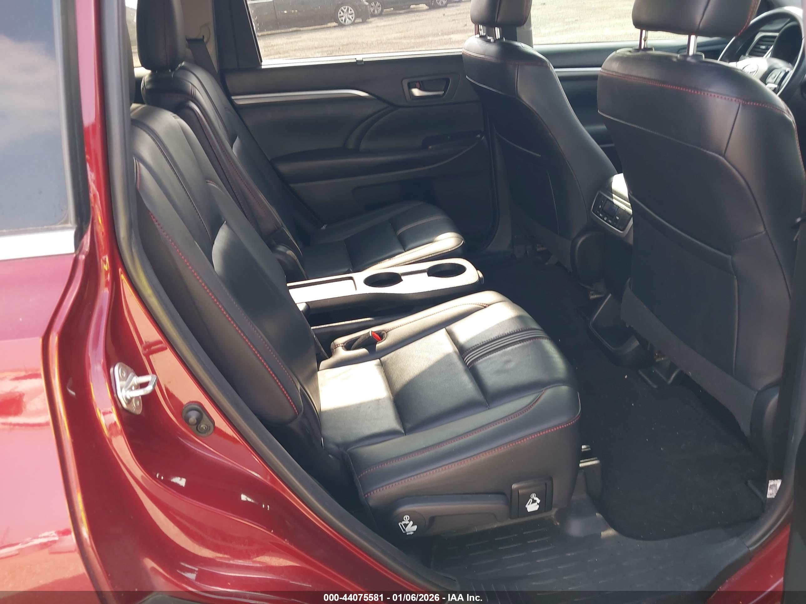 TOYOTA HIGHLANDER image 8
