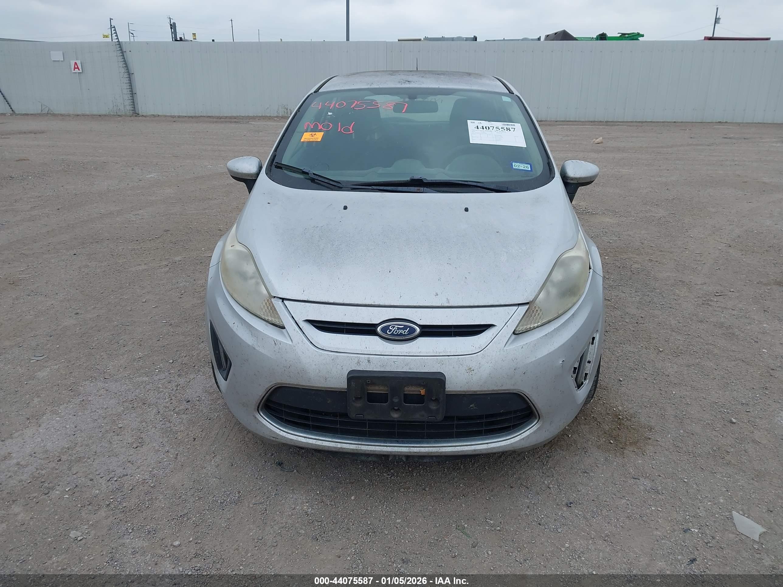 FORD FIESTA image 6