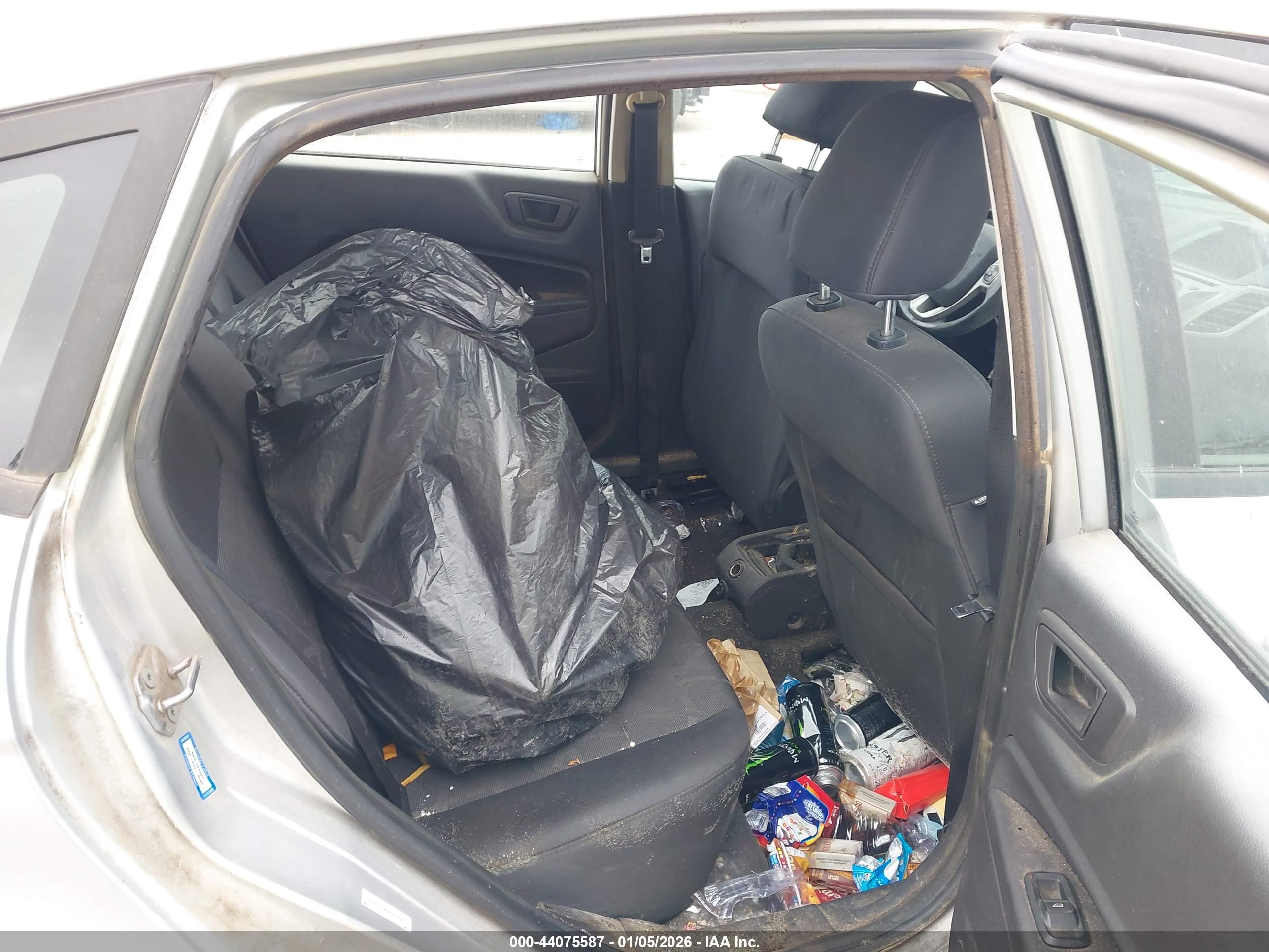 FORD FIESTA image 8