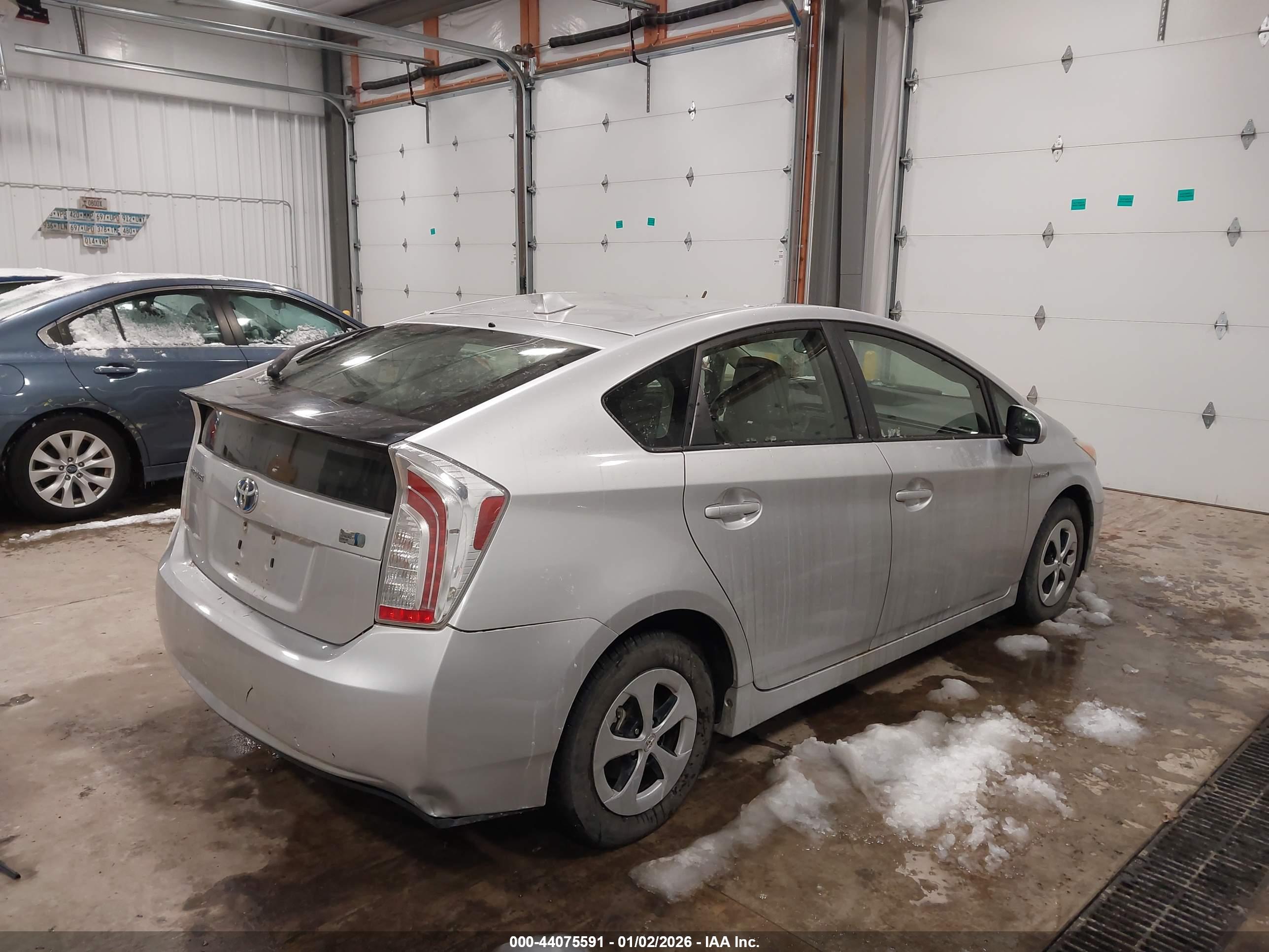 TOYOTA PRIUS image 4