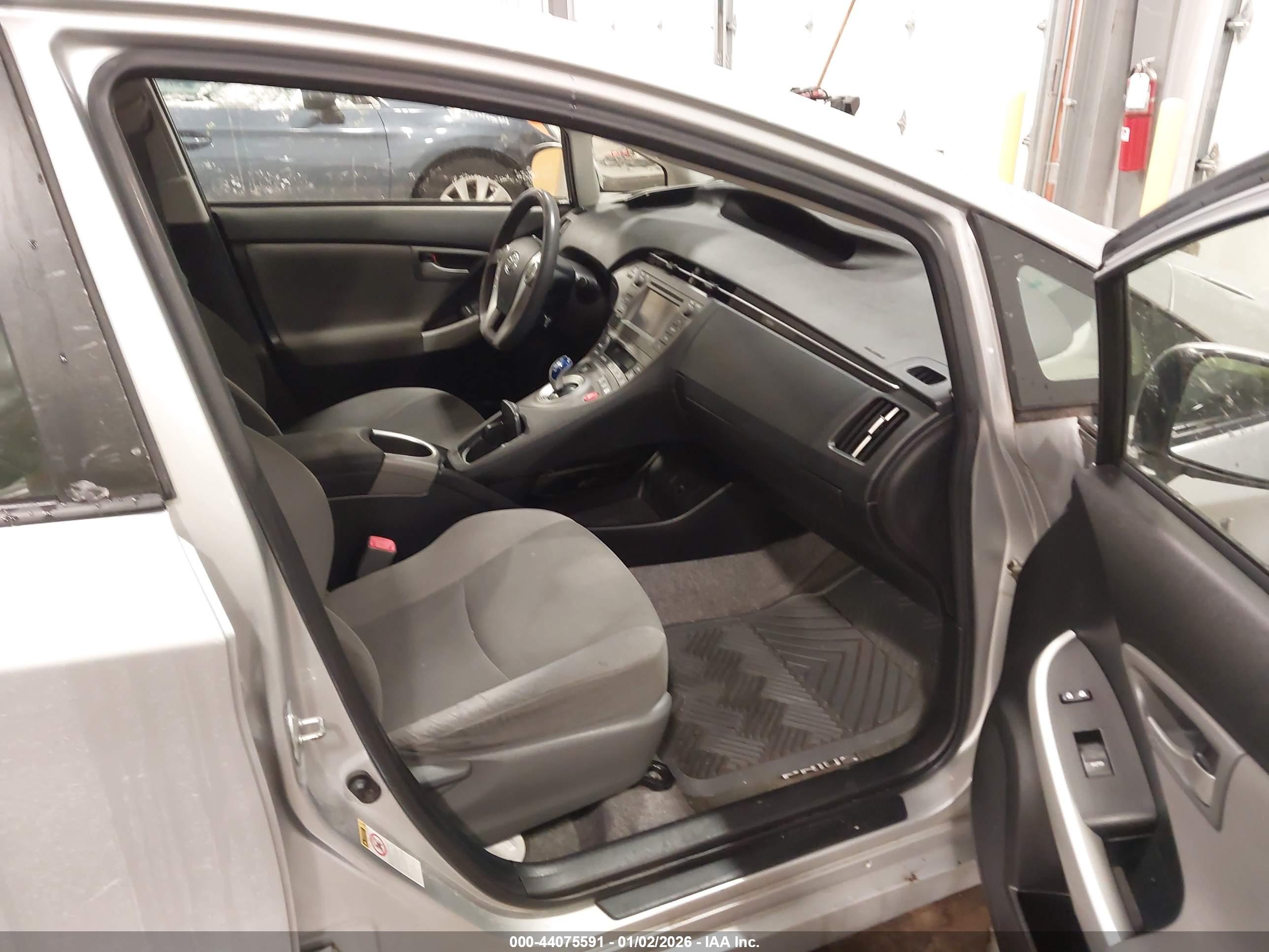 TOYOTA PRIUS image 5