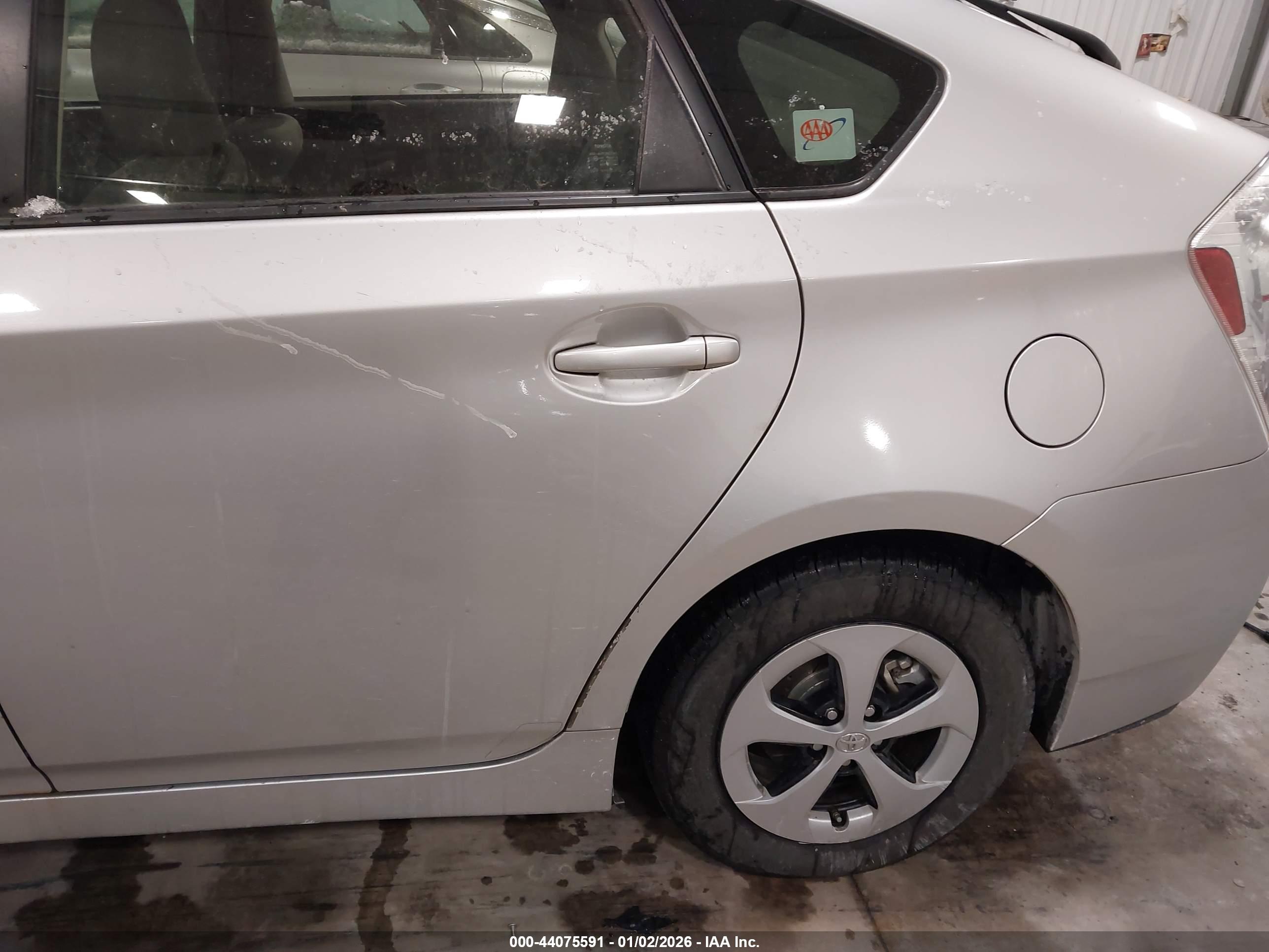 TOYOTA PRIUS image 6
