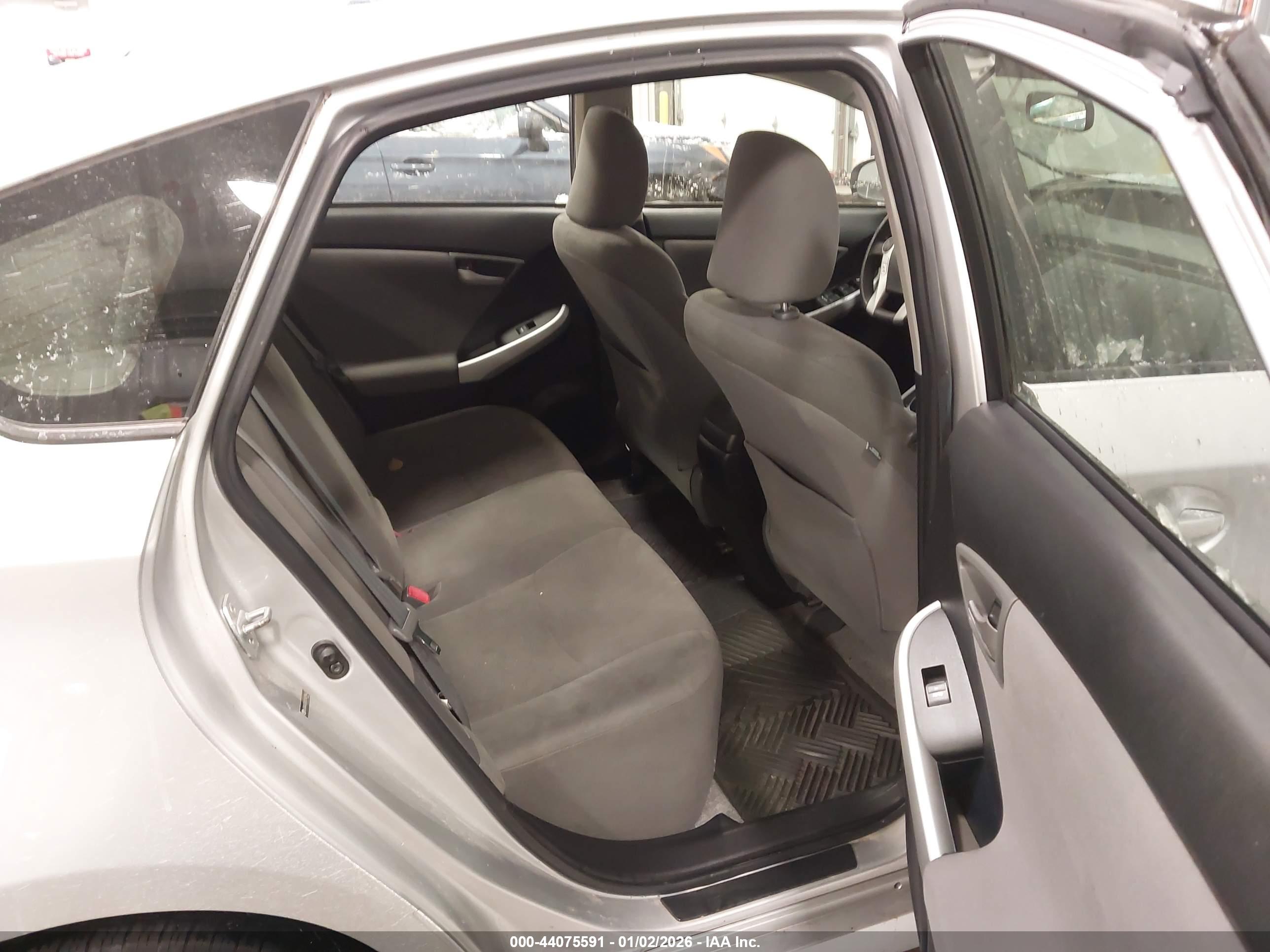 TOYOTA PRIUS image 8