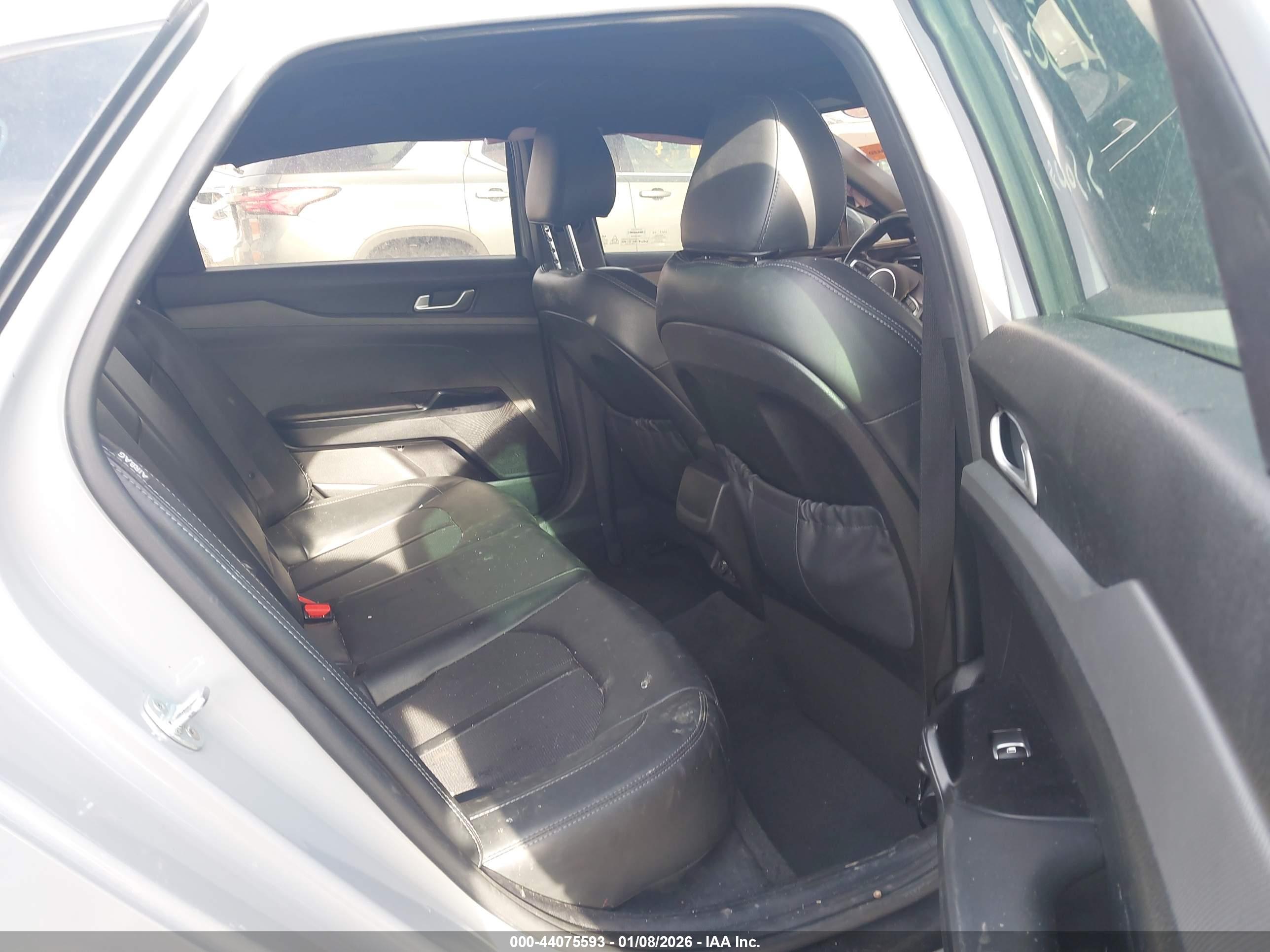 KIA K5 image 8