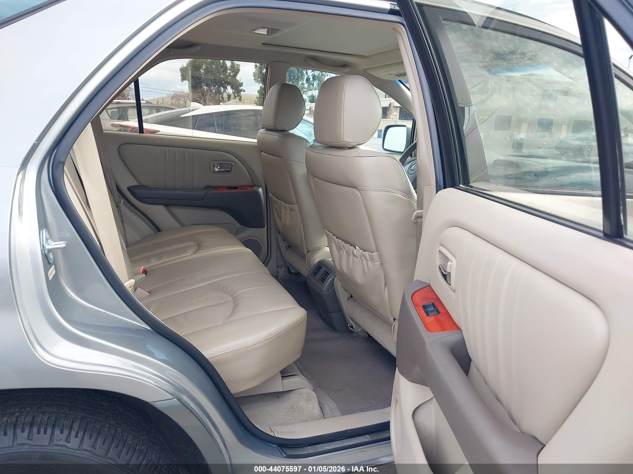 LEXUS RX image 8