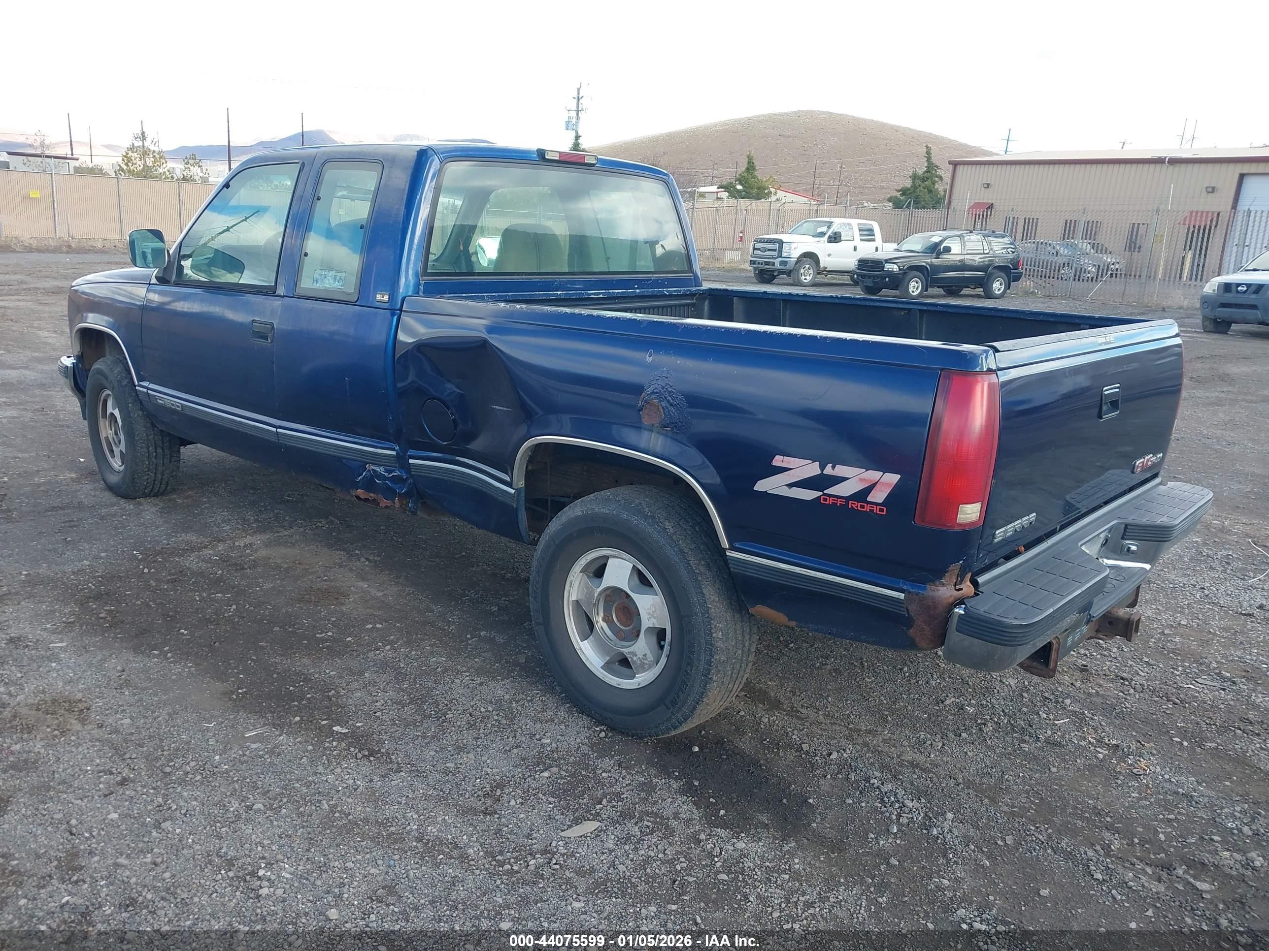 GMC SIERRA image 3