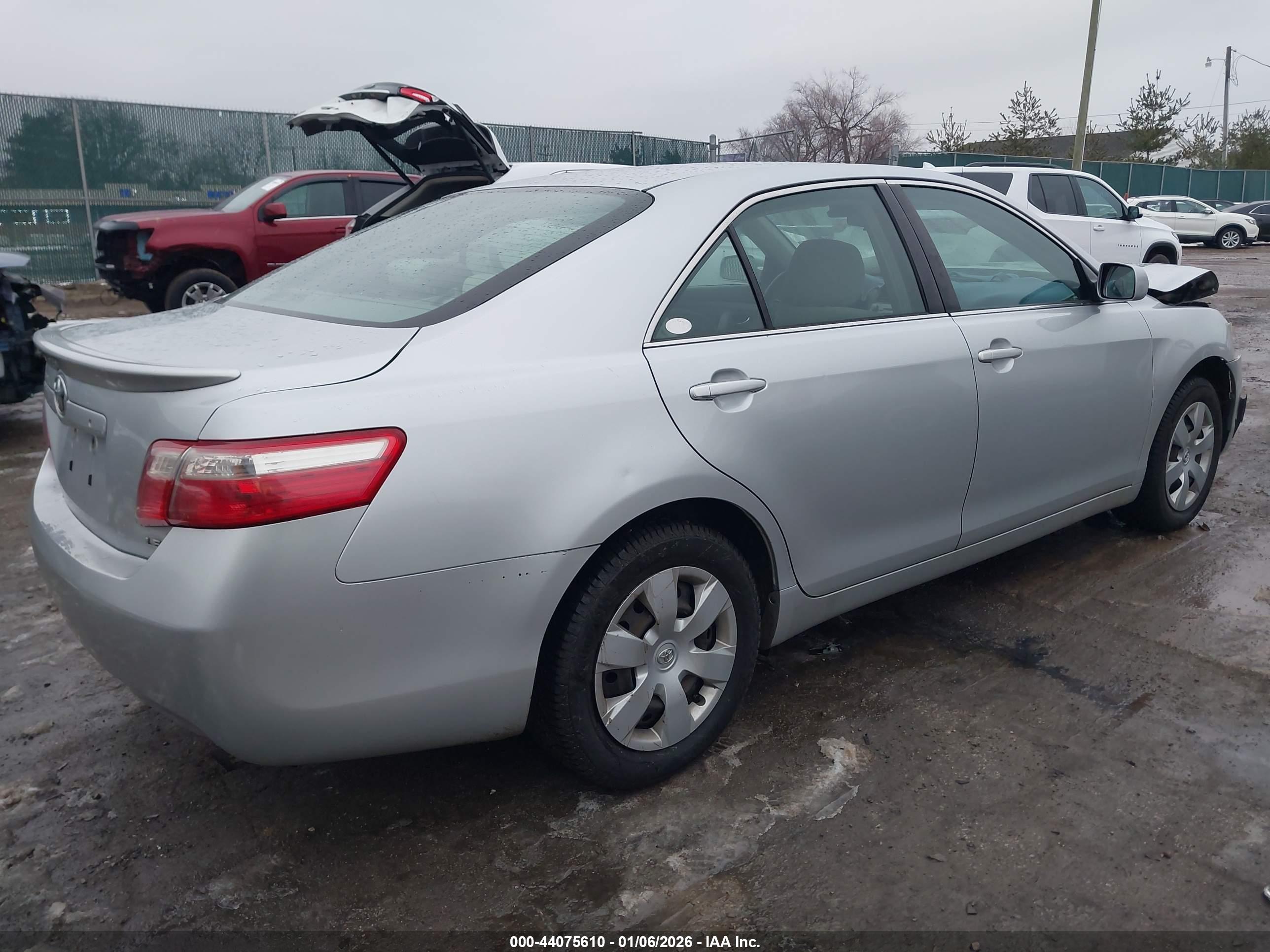 TOYOTA CAMRY image 4