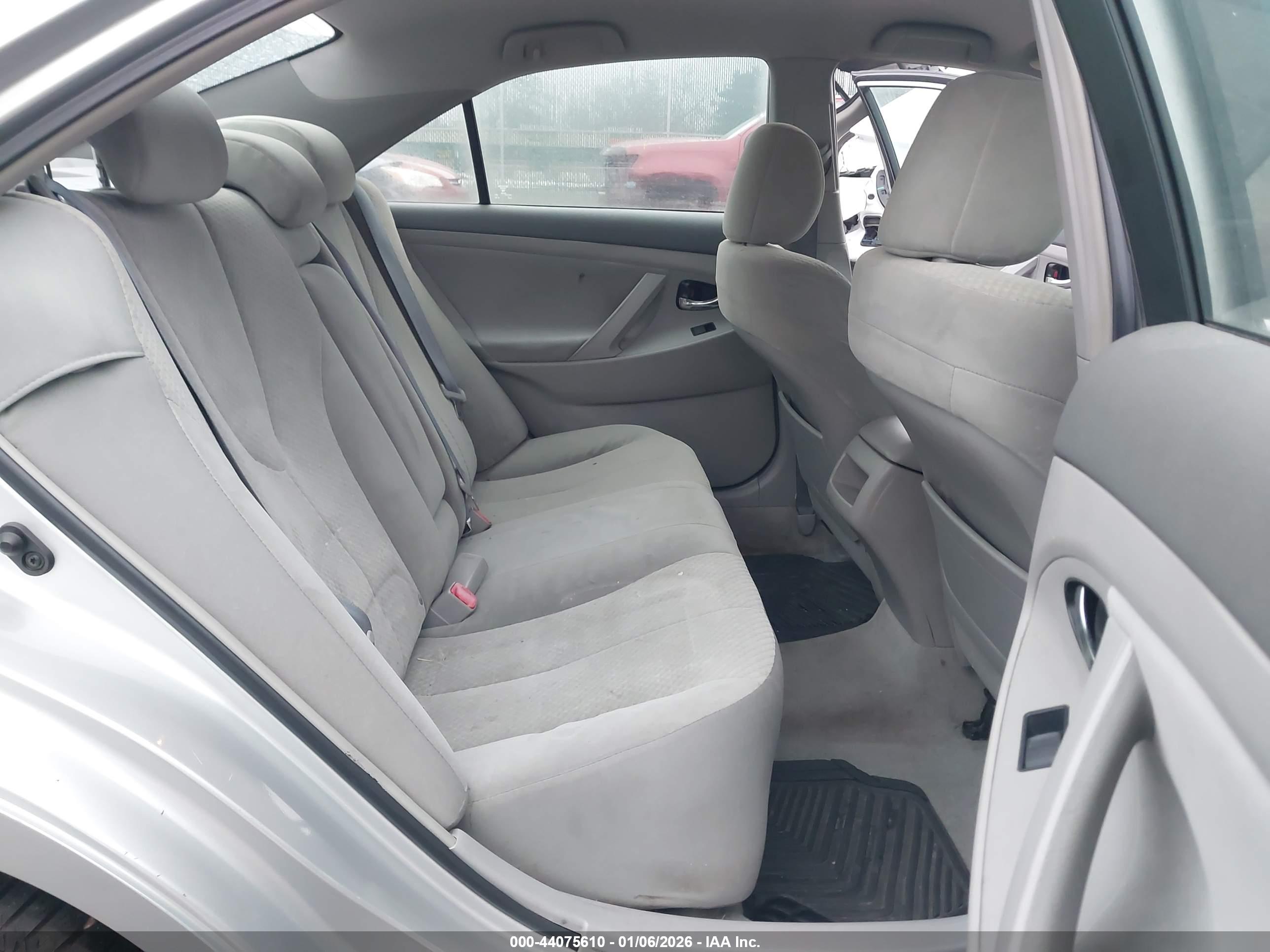 TOYOTA CAMRY image 8
