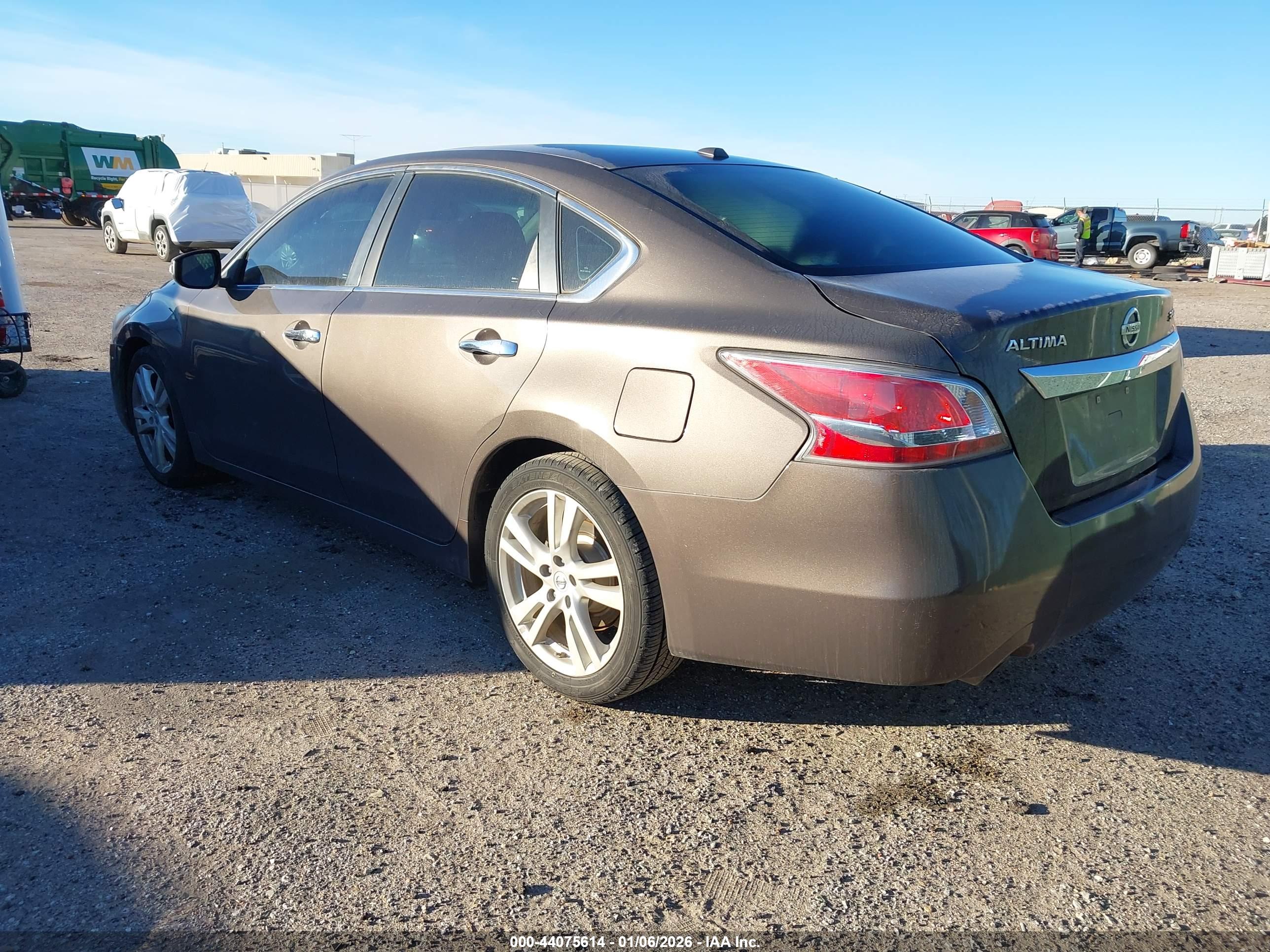 NISSAN ALTIMA image 3