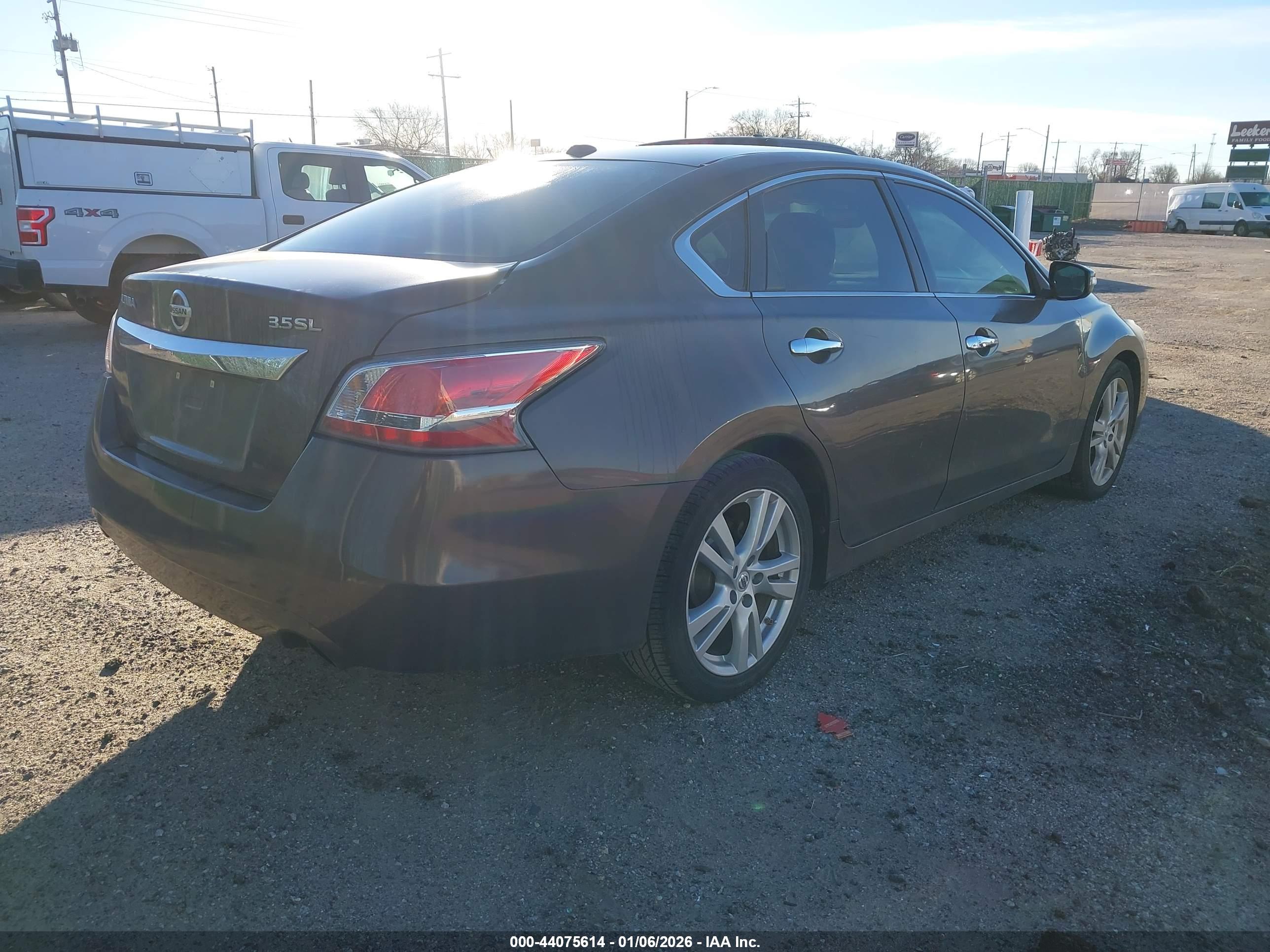 NISSAN ALTIMA image 4