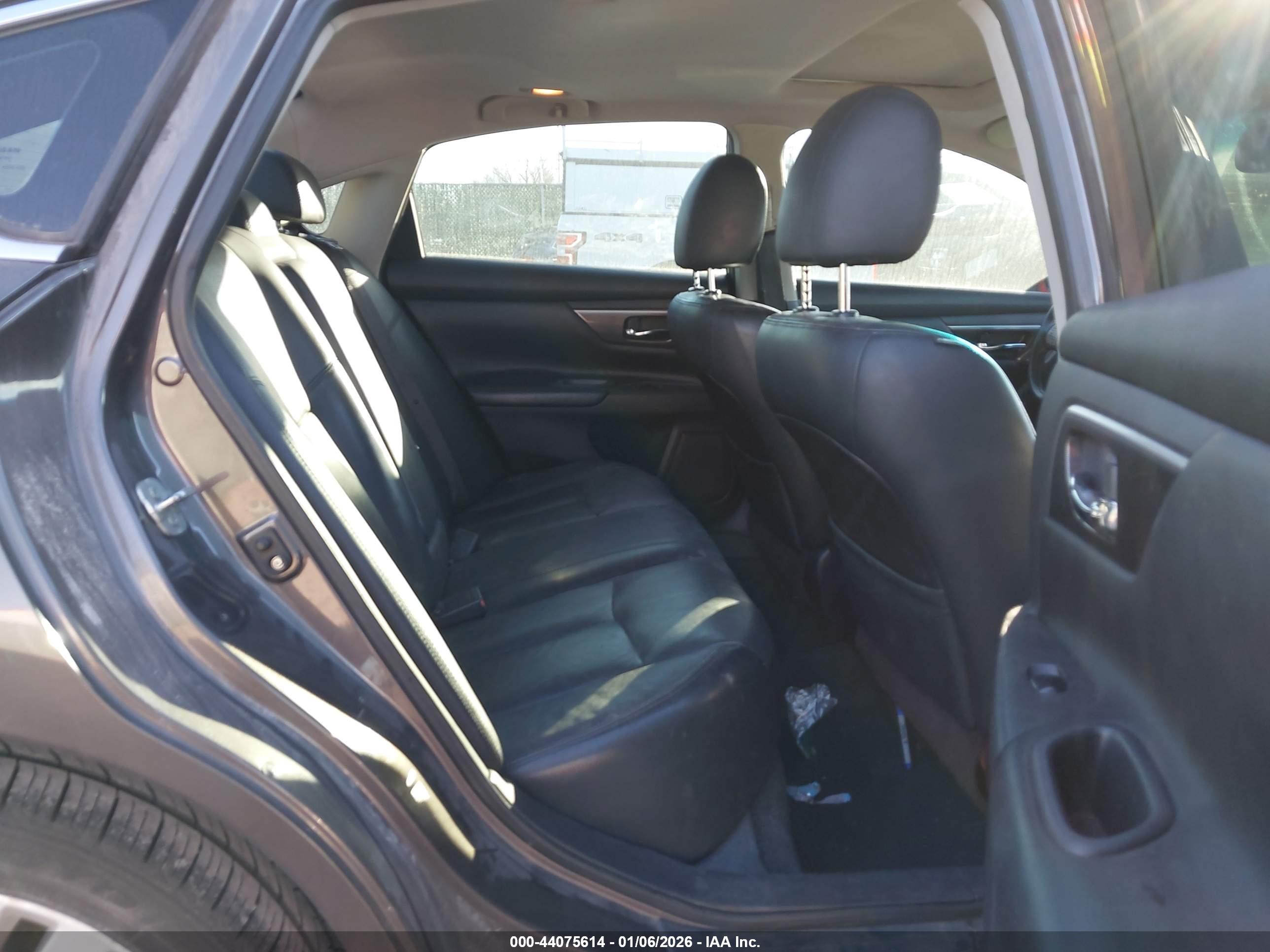 NISSAN ALTIMA image 8
