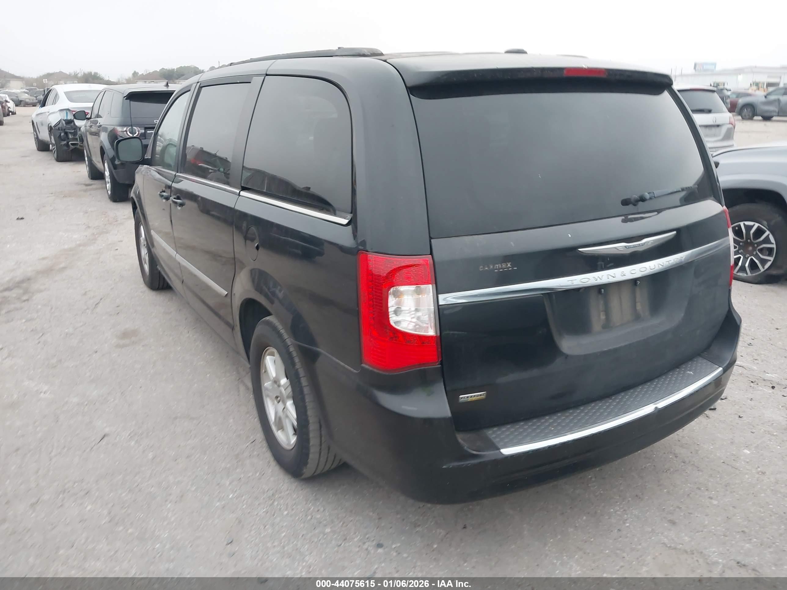 CHRYSLER TOWN image 3