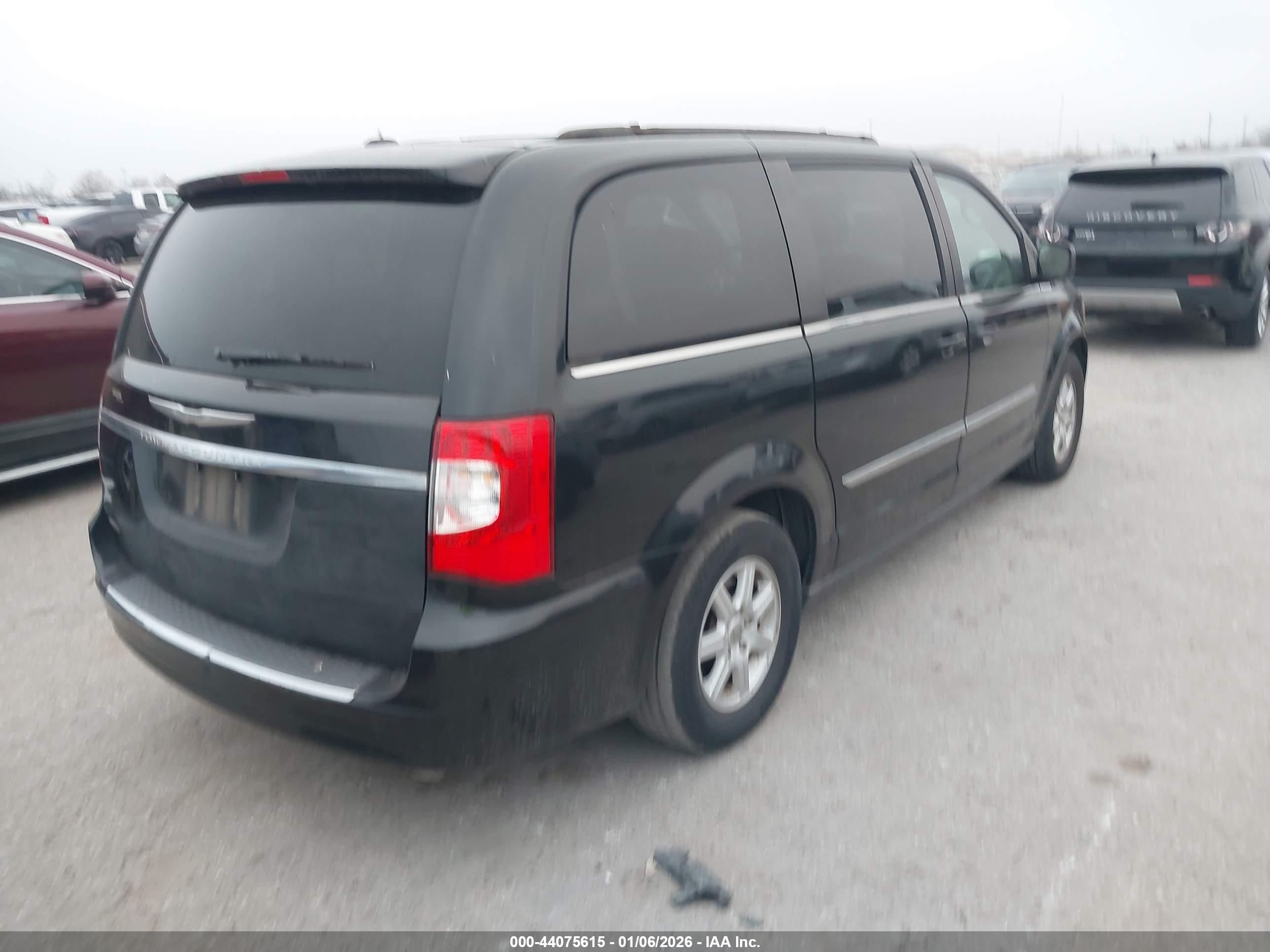 CHRYSLER TOWN image 4