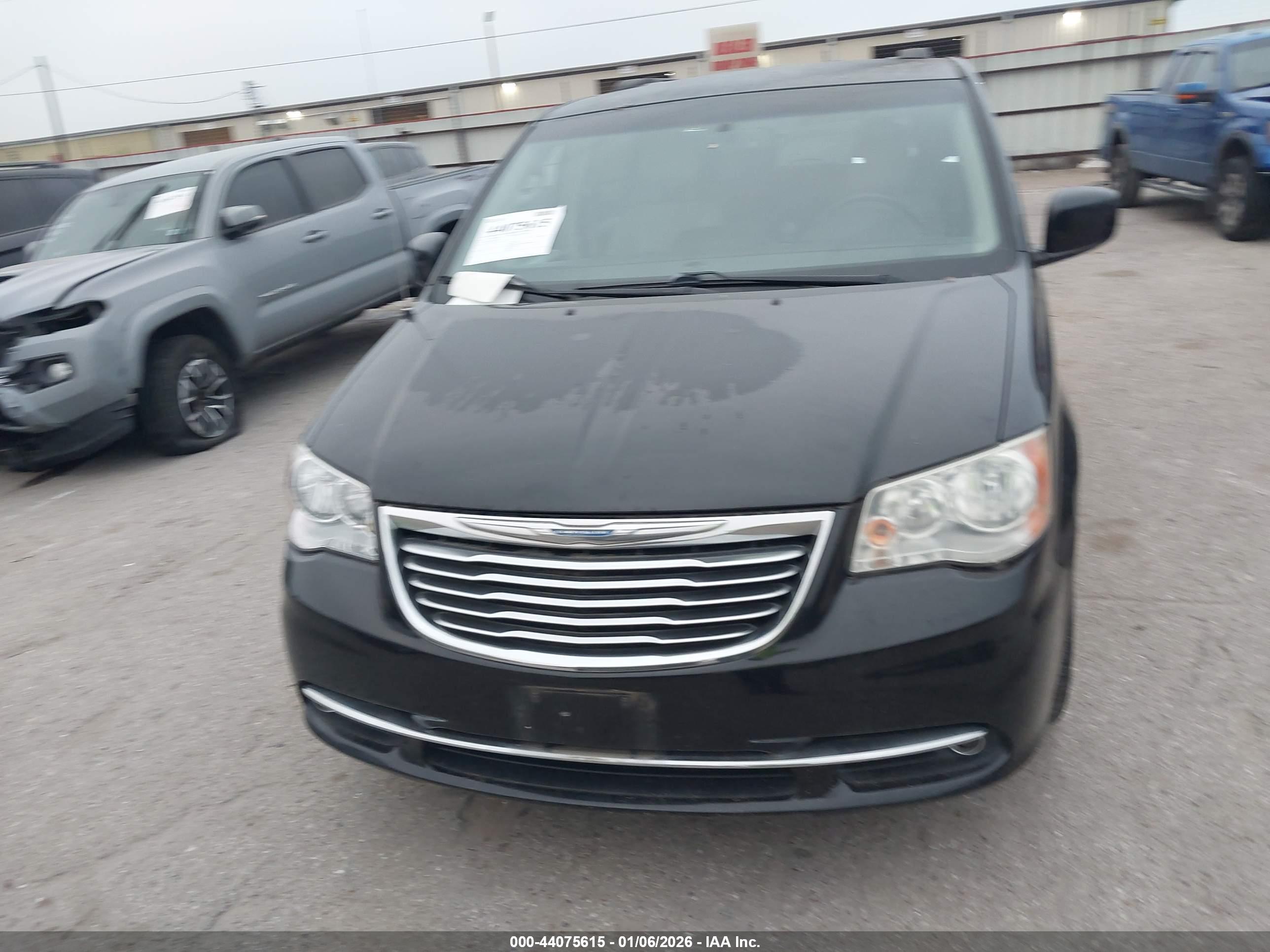 CHRYSLER TOWN image 6