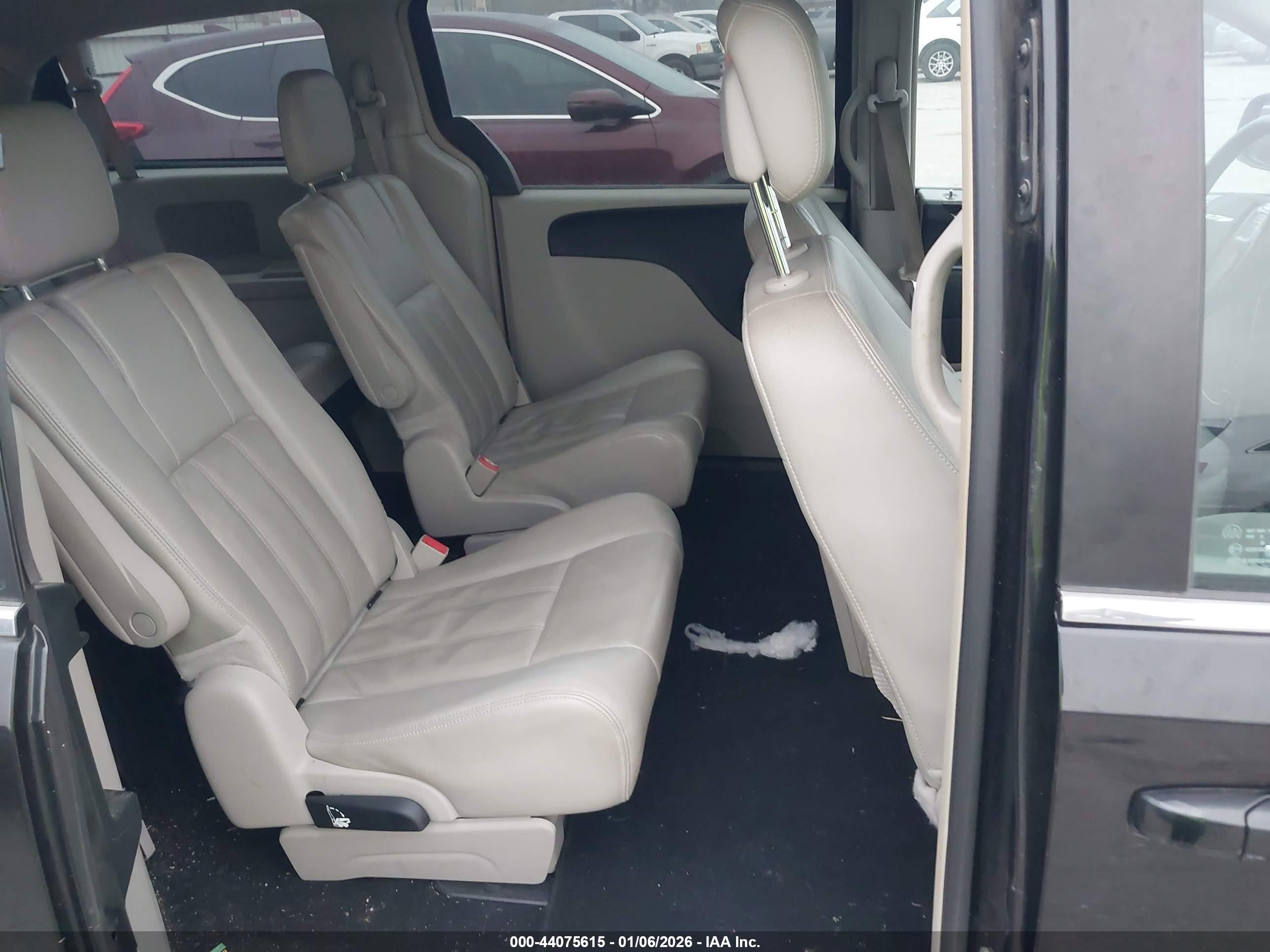 CHRYSLER TOWN image 8