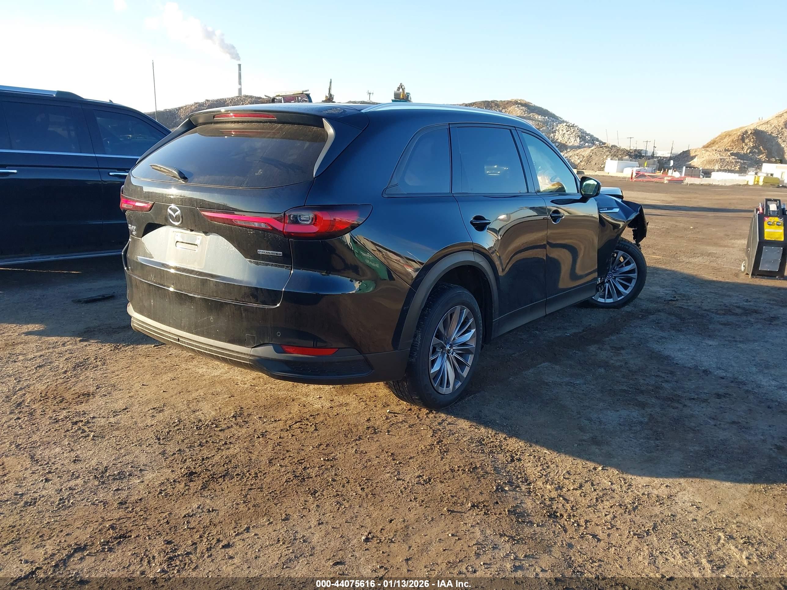MAZDA CX-90 image 4