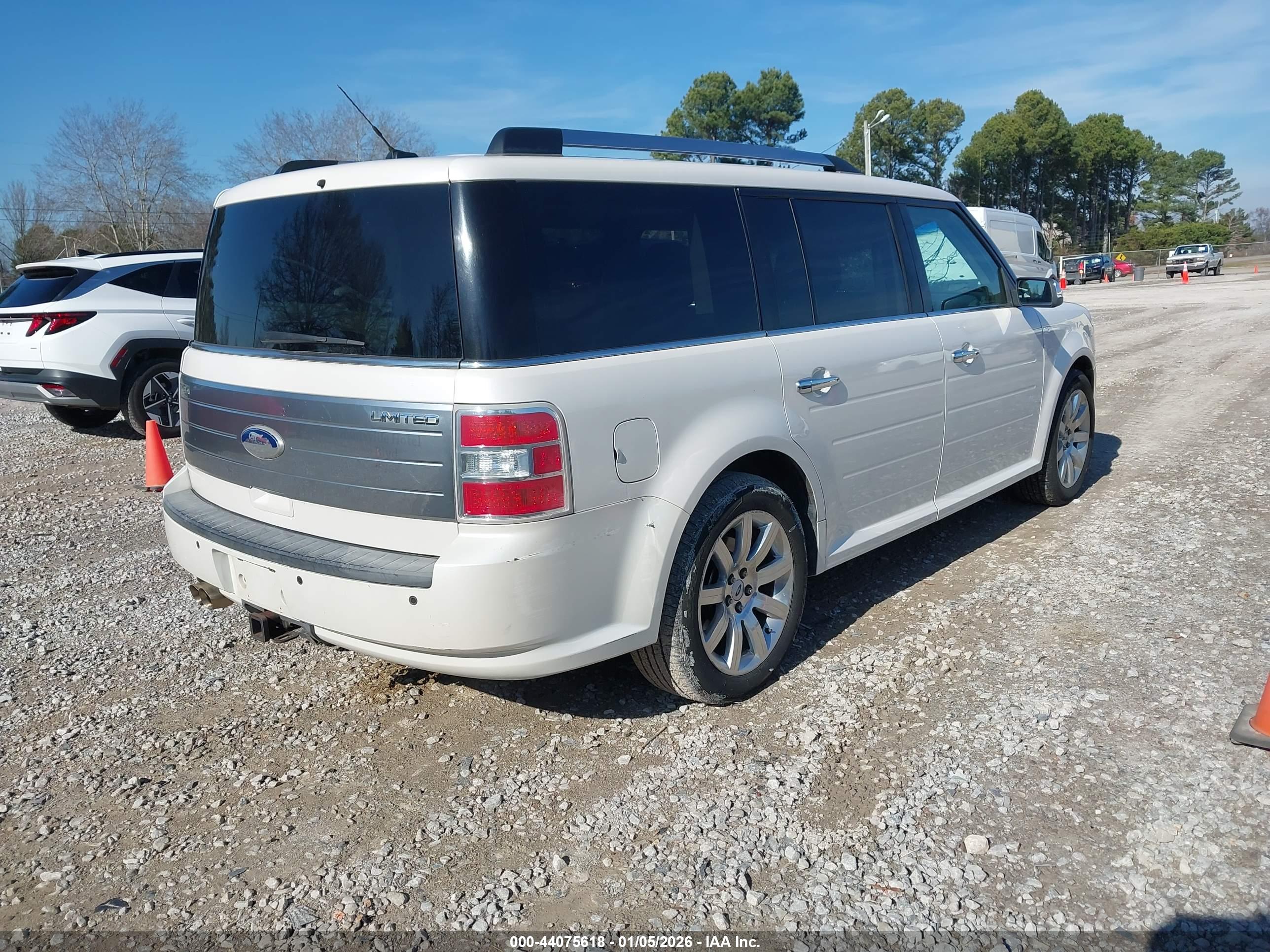 FORD FLEX image 4