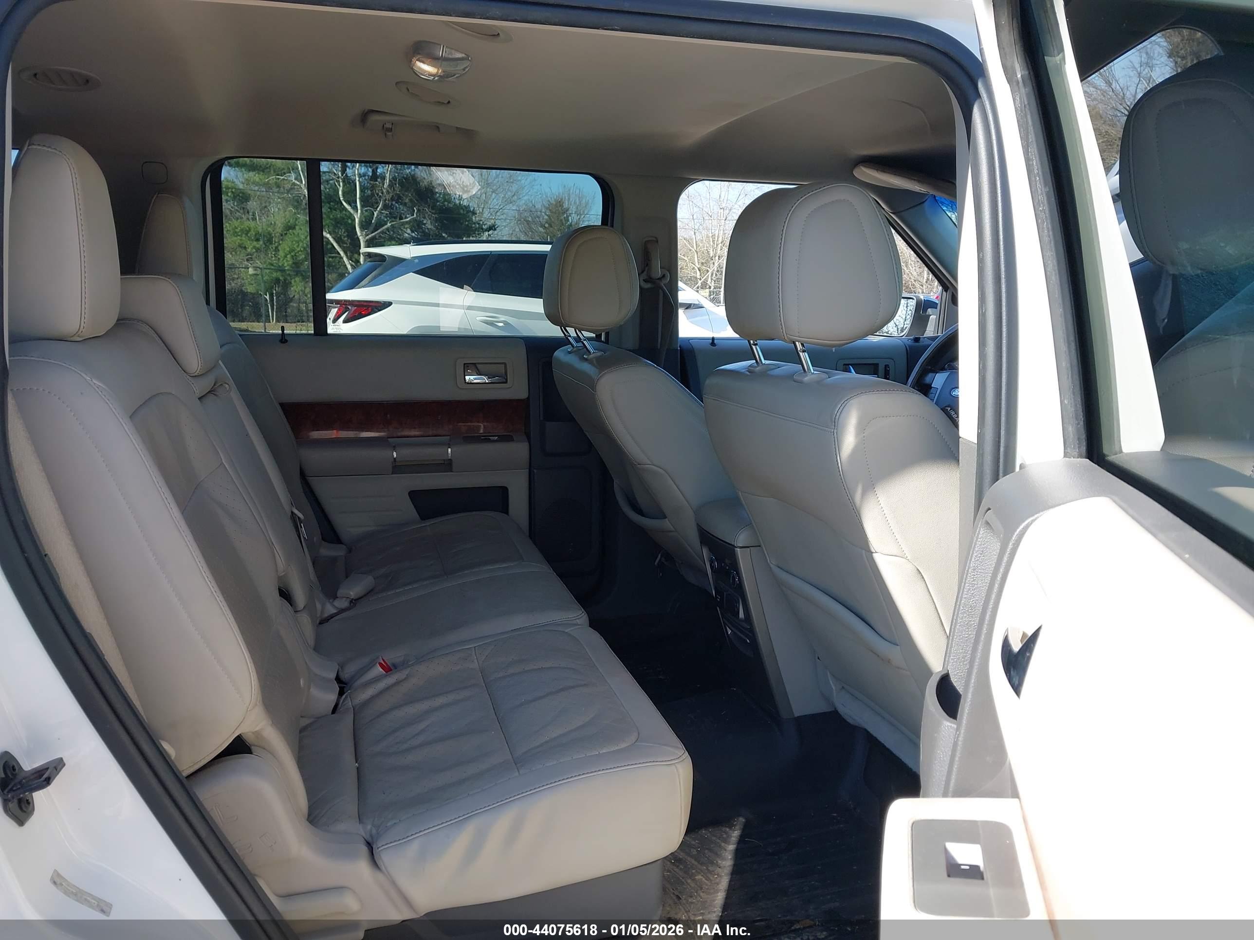 FORD FLEX image 8