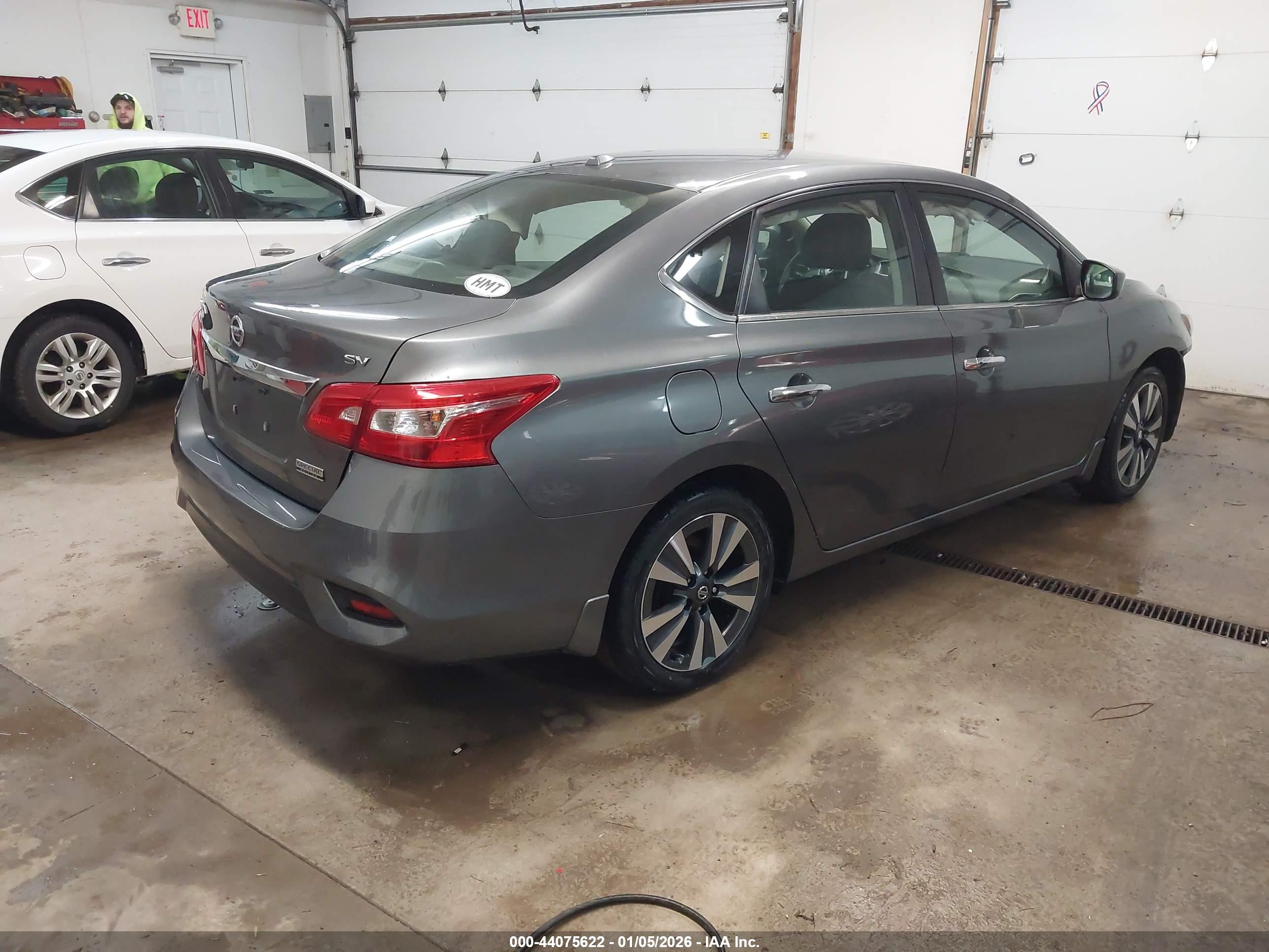 NISSAN SENTRA image 4