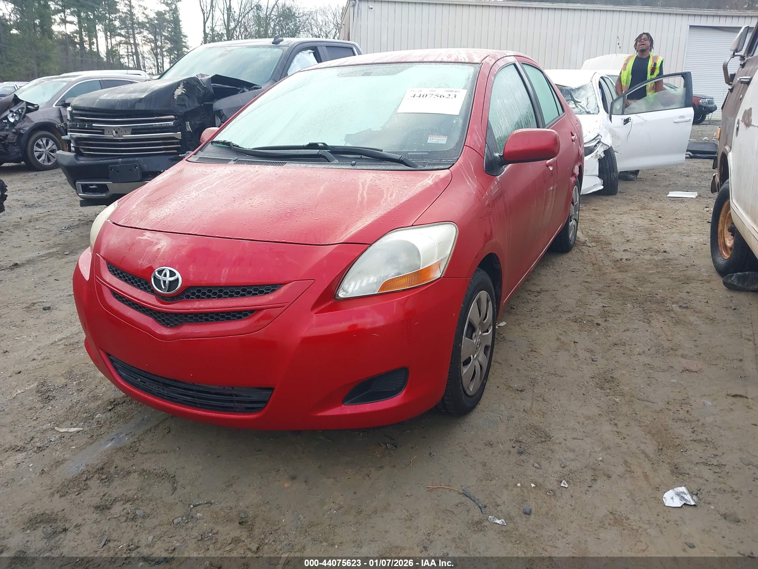 TOYOTA YARIS image 2