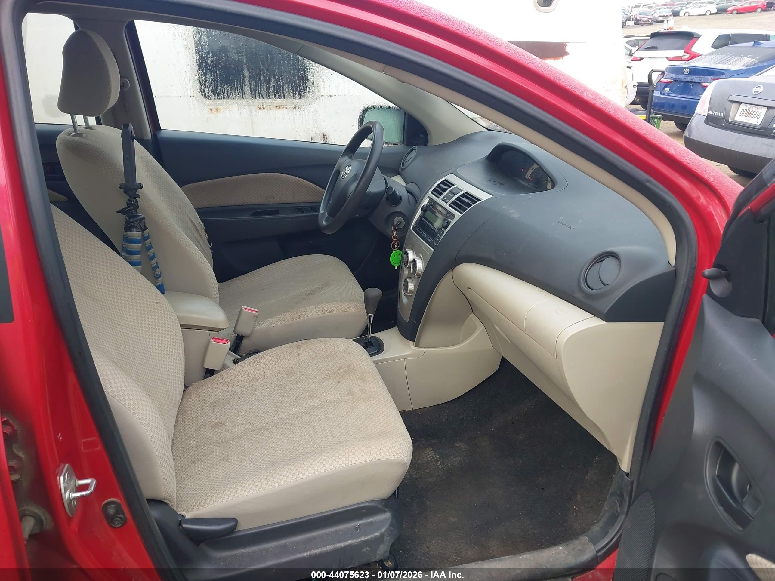 TOYOTA YARIS image 5
