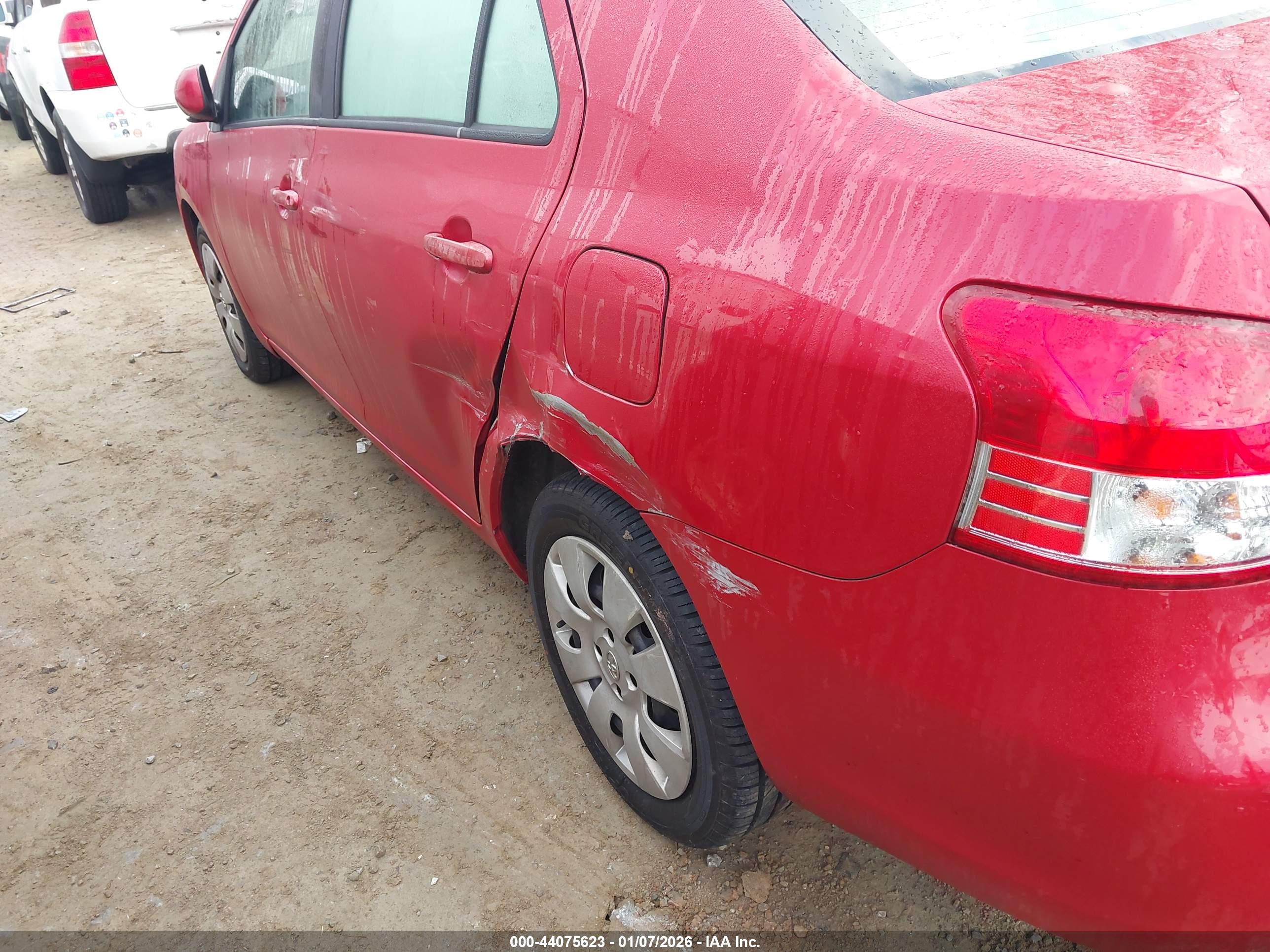 TOYOTA YARIS image 6