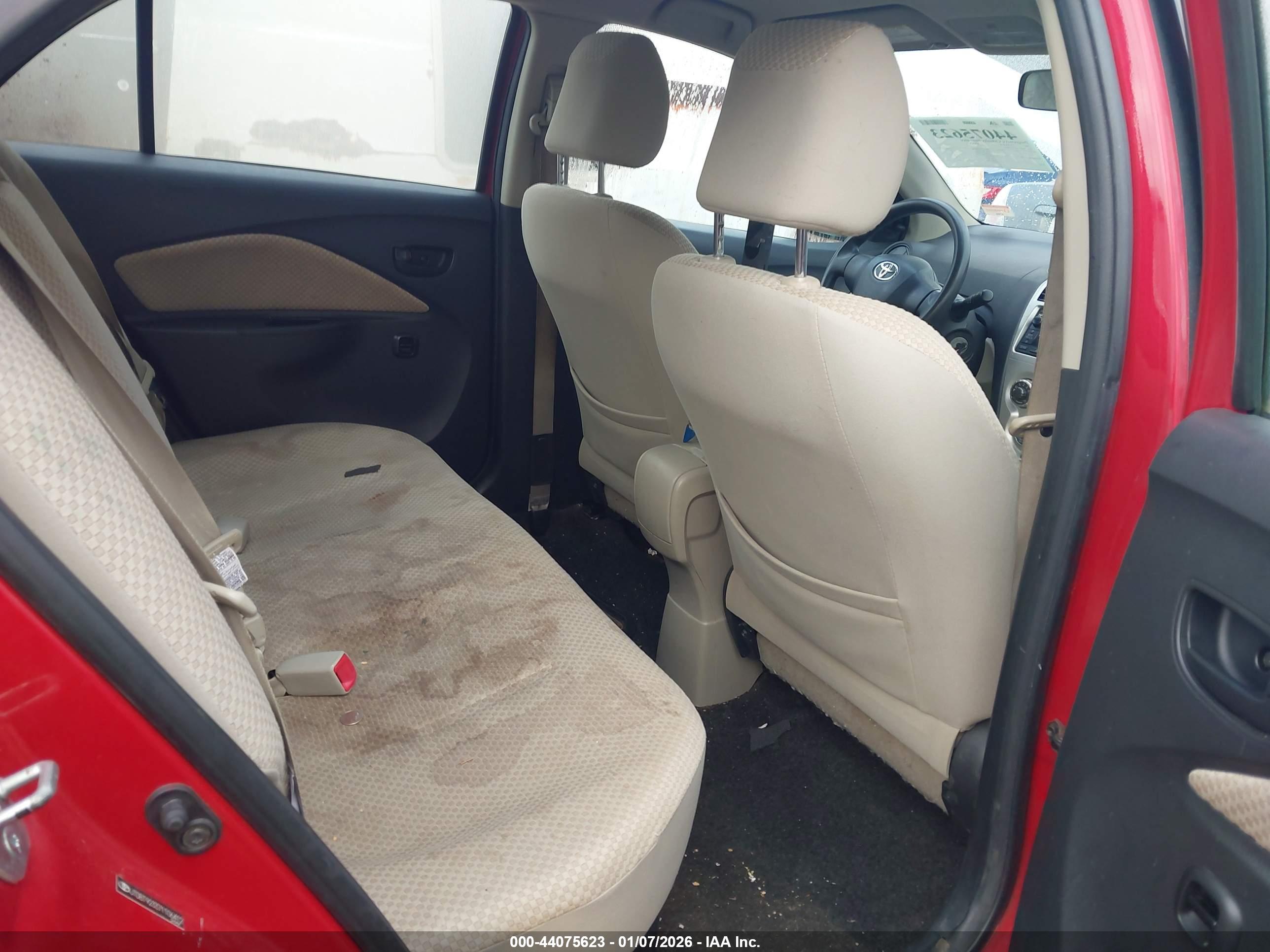 TOYOTA YARIS image 8