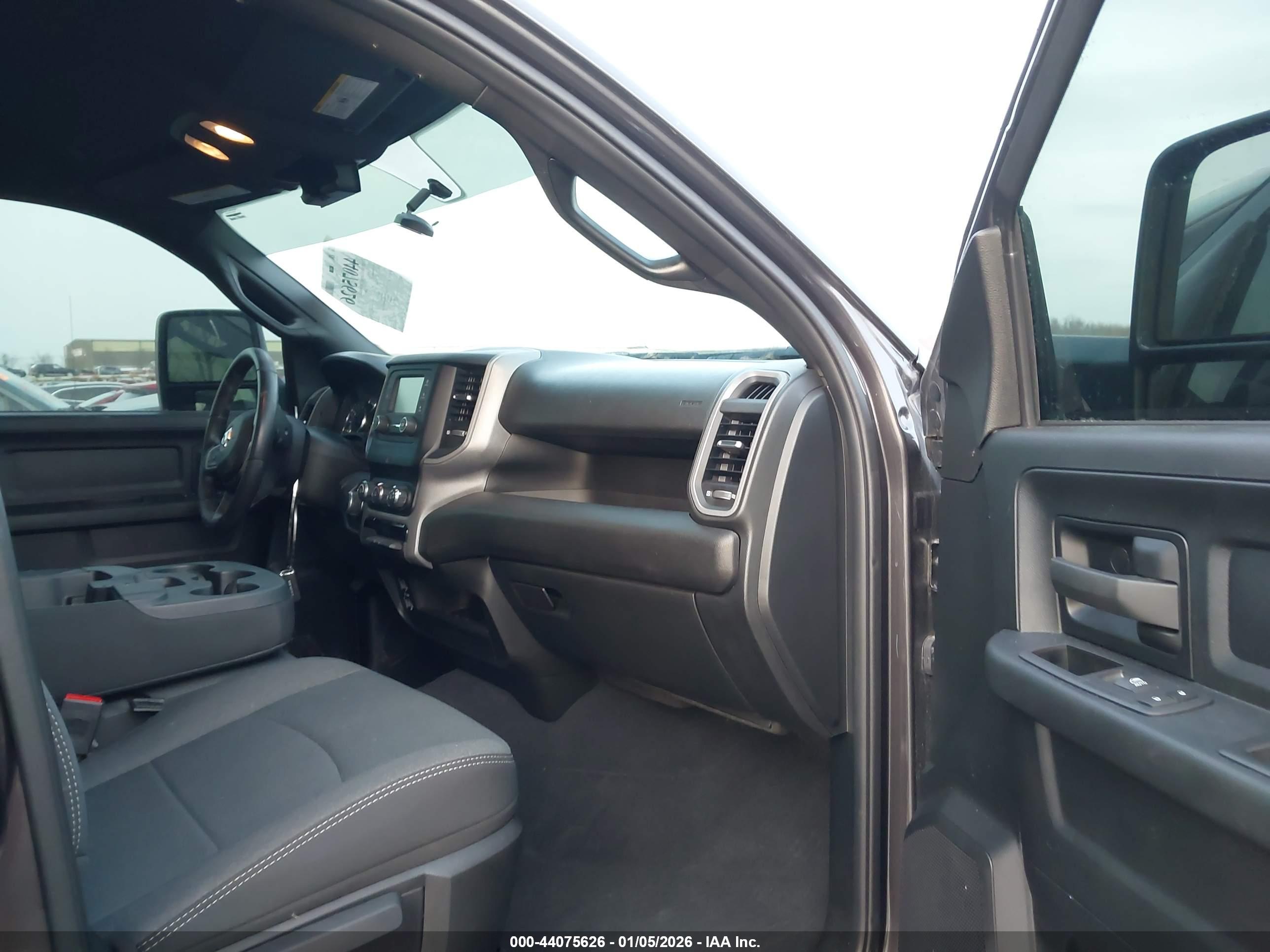 RAM 2500 image 5