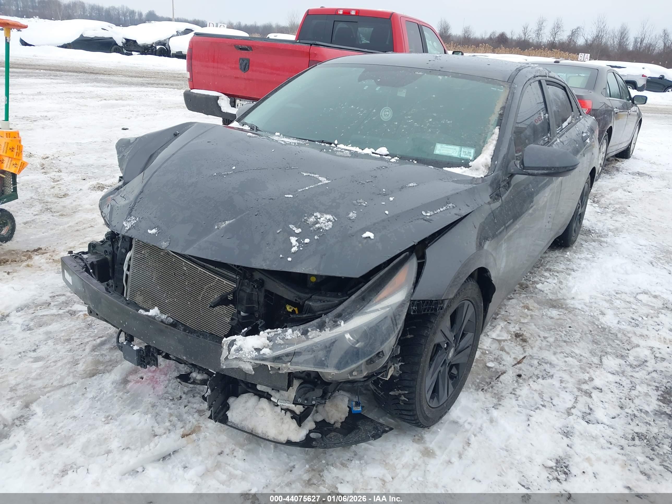 HYUNDAI ELANTRA image 2