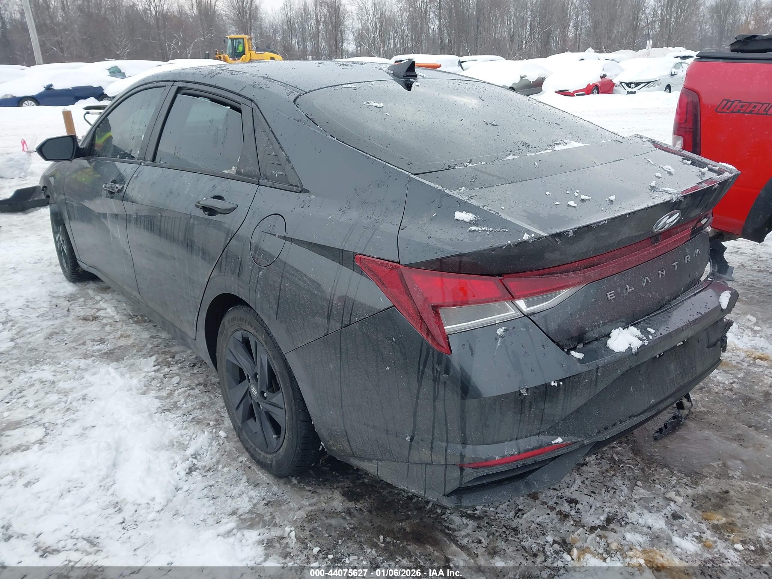 HYUNDAI ELANTRA image 3