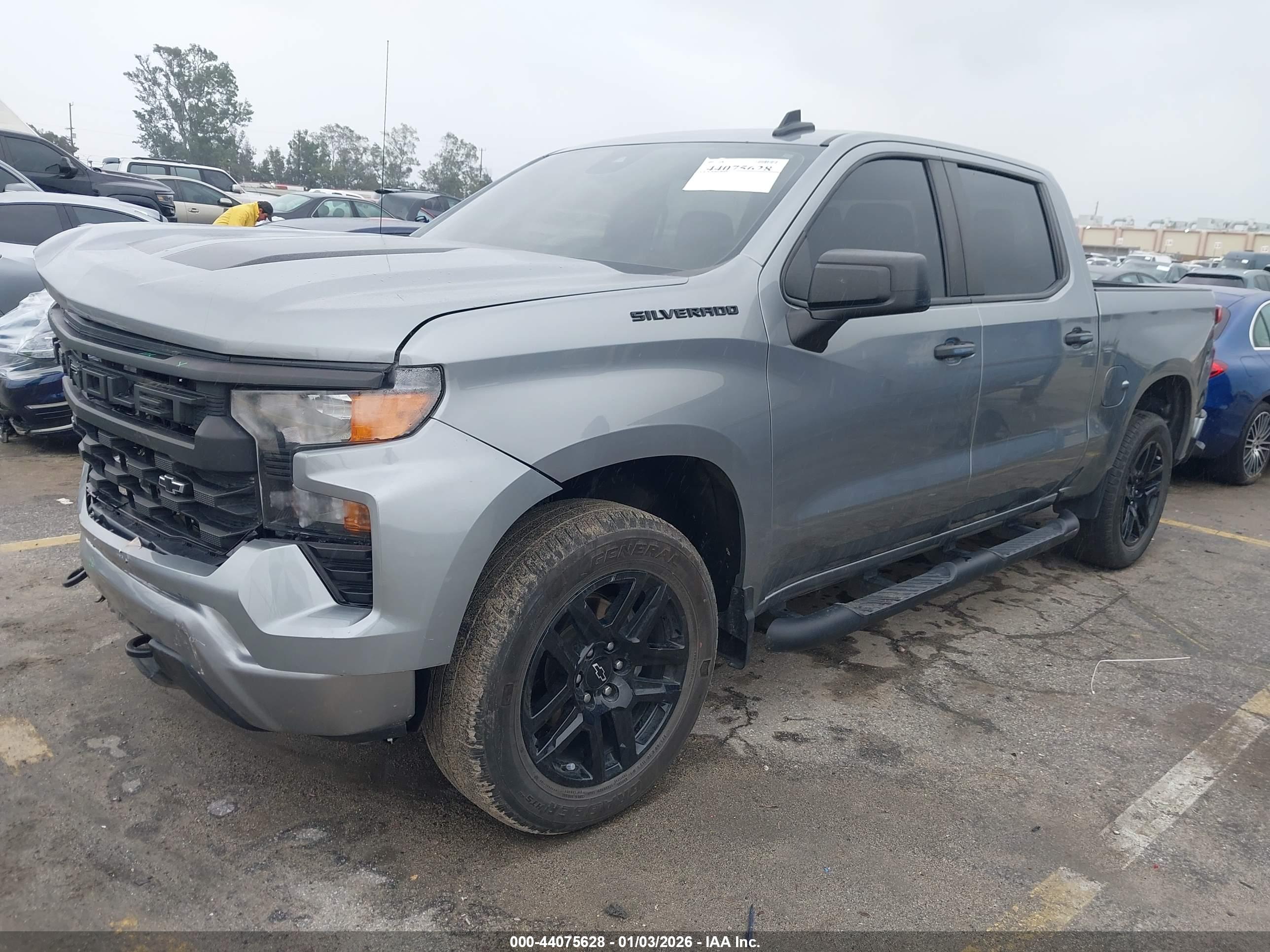 CHEVROLET SILVERADO image 2