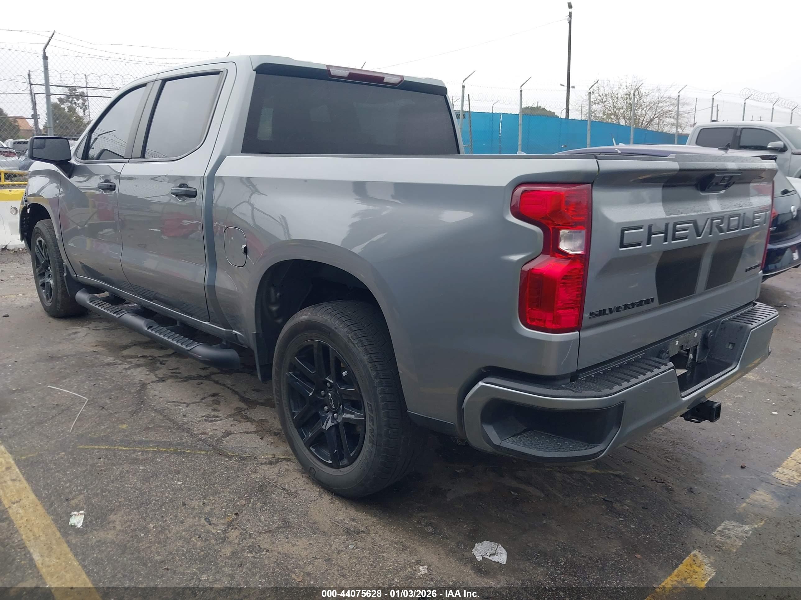 CHEVROLET SILVERADO image 3